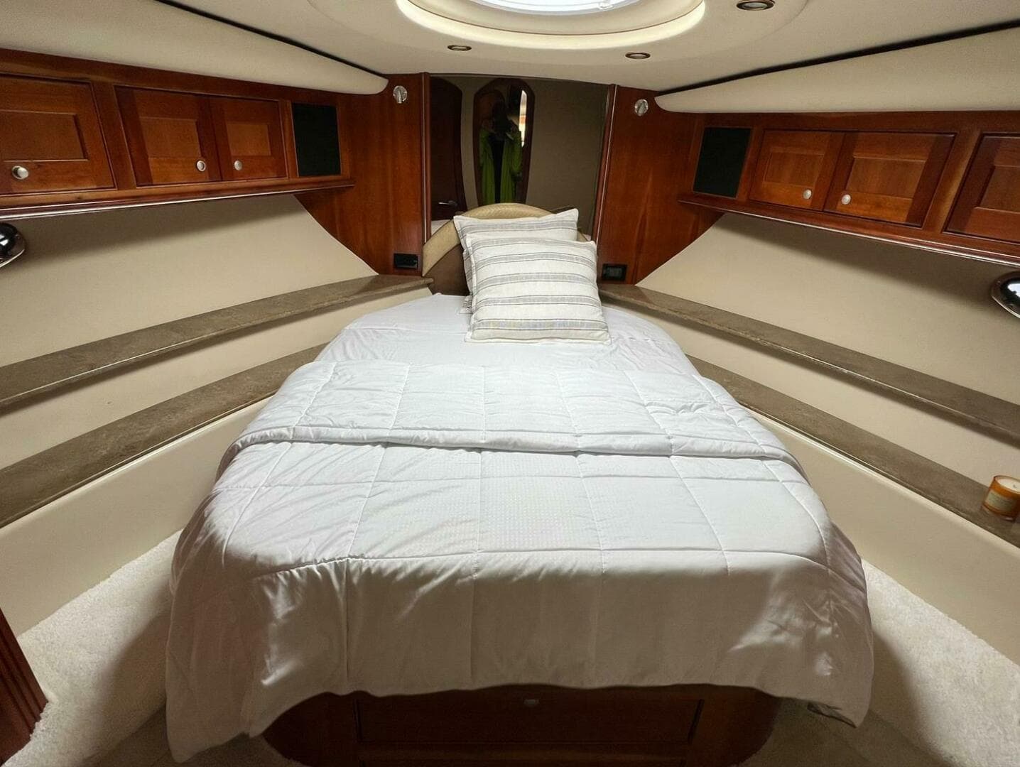2011 Cruisers Yachts 560 Express — photo 9