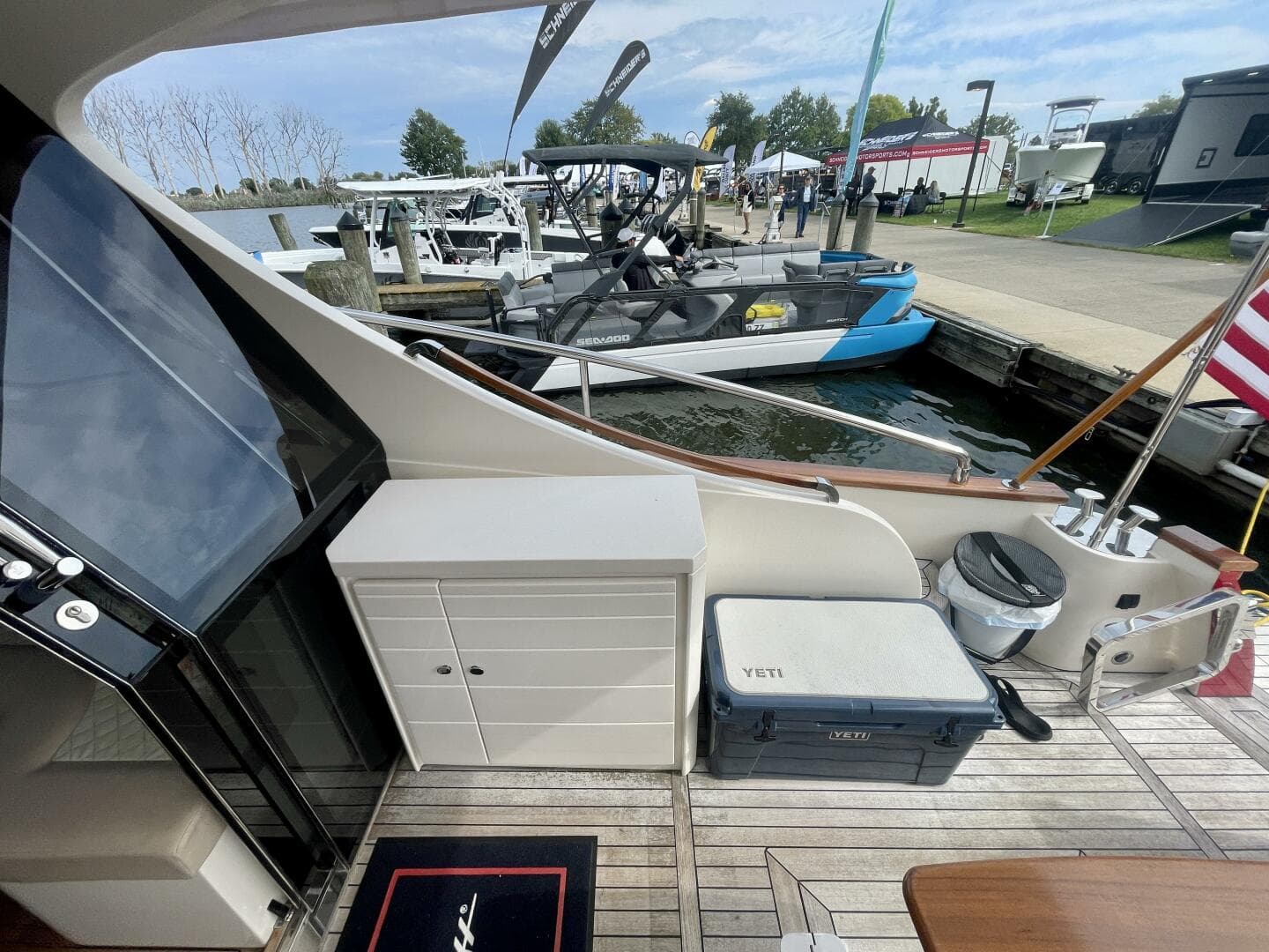 2017 Chris-Craft Commander 42 — photo 12