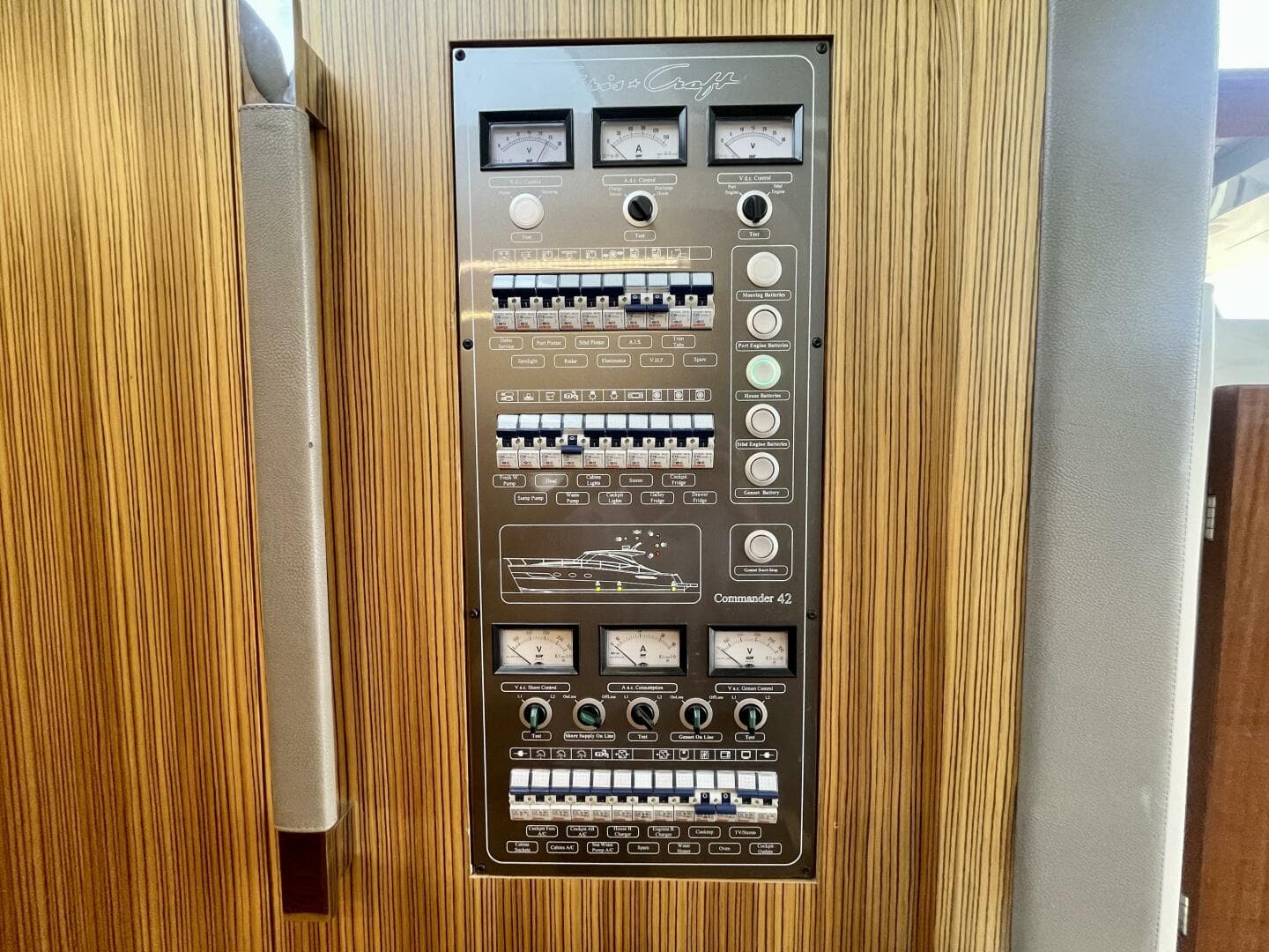 2017 Chris-Craft Commander 42 — photo 22