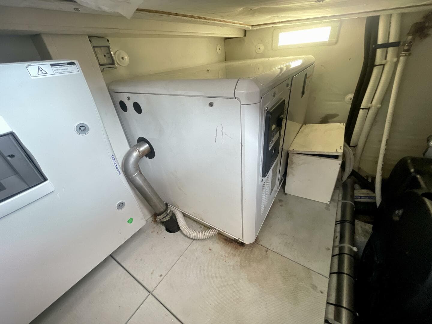 2017 Chris-Craft Commander 42 — photo 41