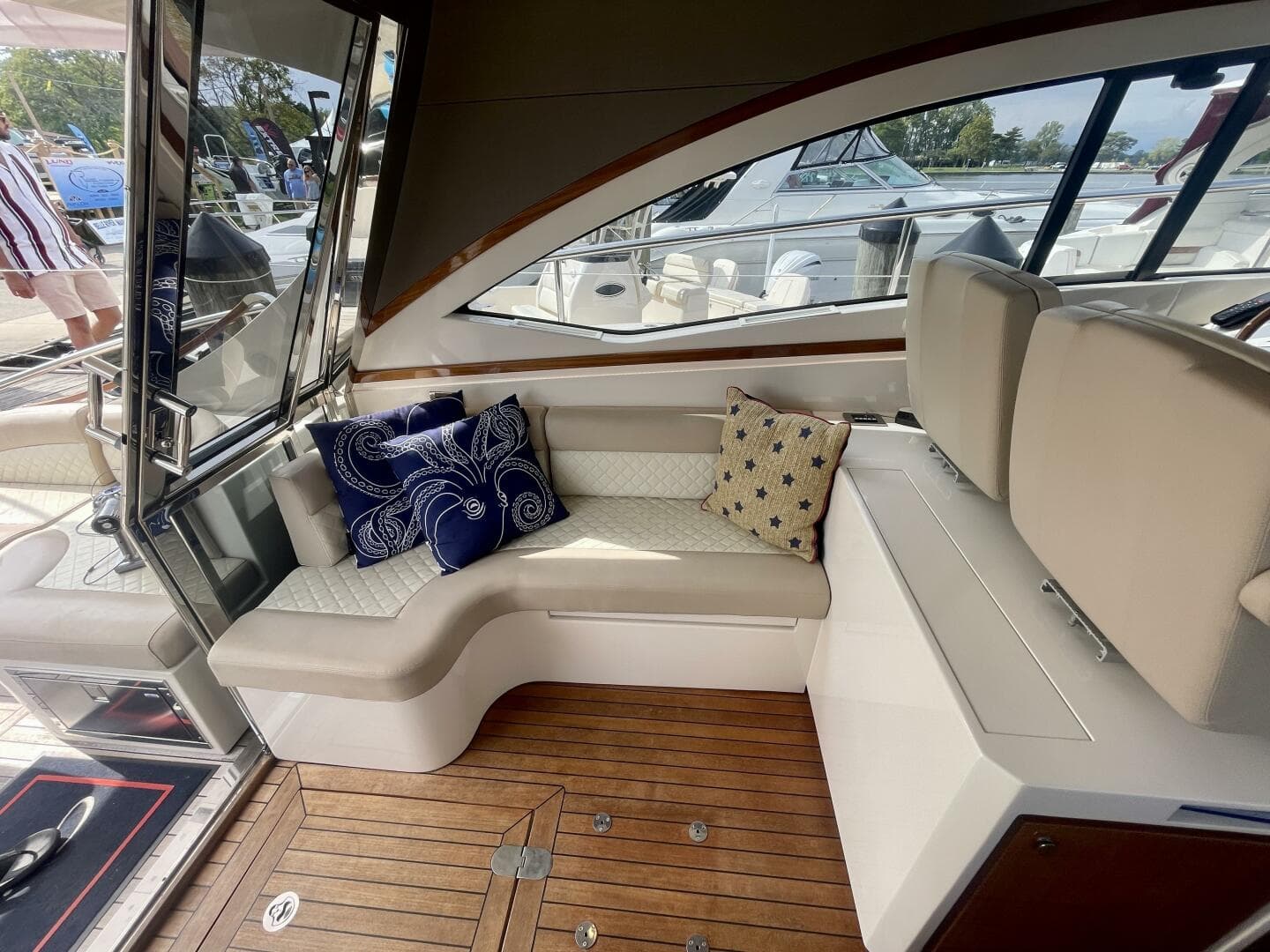 2017 Chris-Craft Commander 42 — photo 17