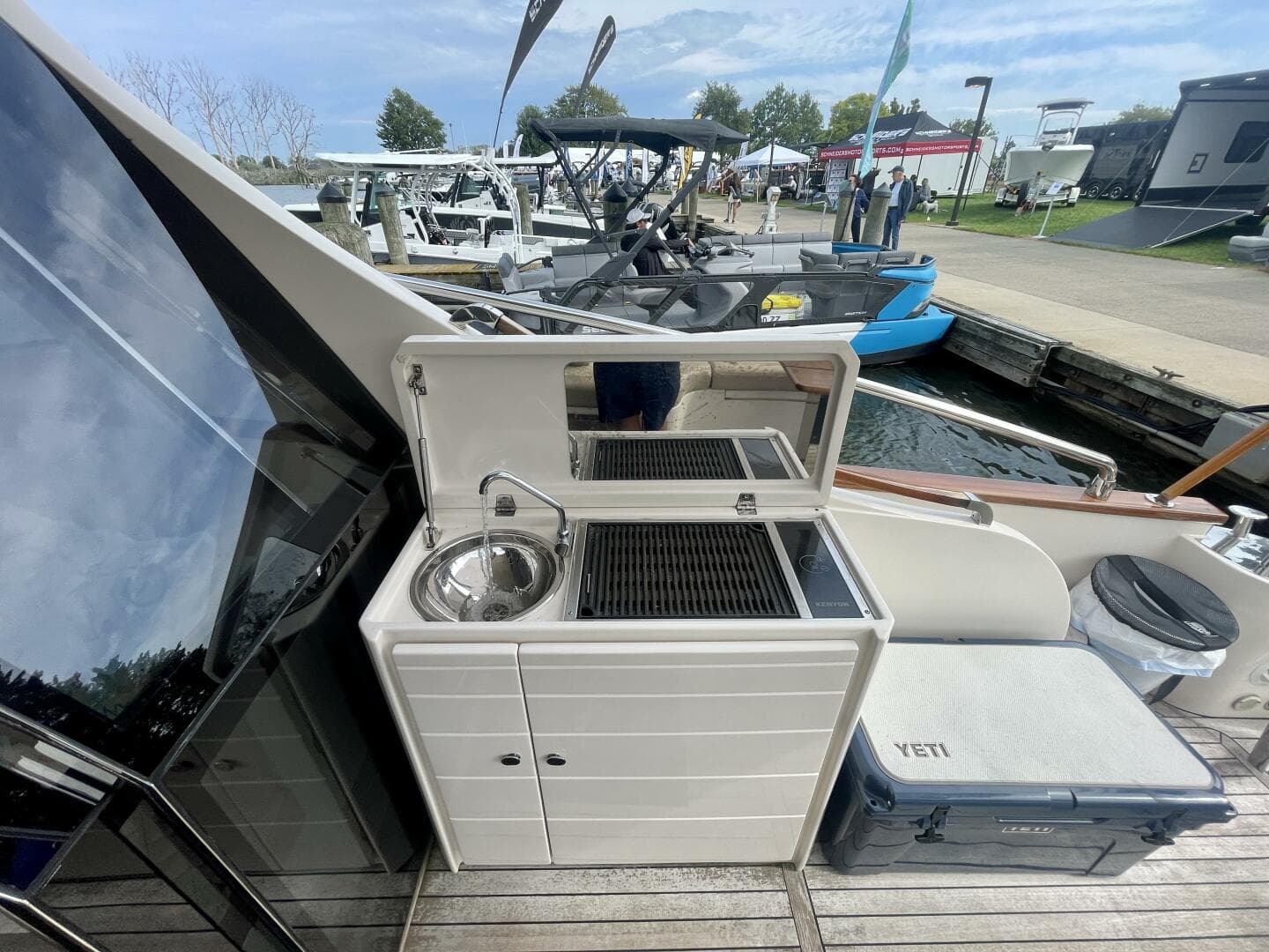 2017 Chris-Craft Commander 42 — photo 13