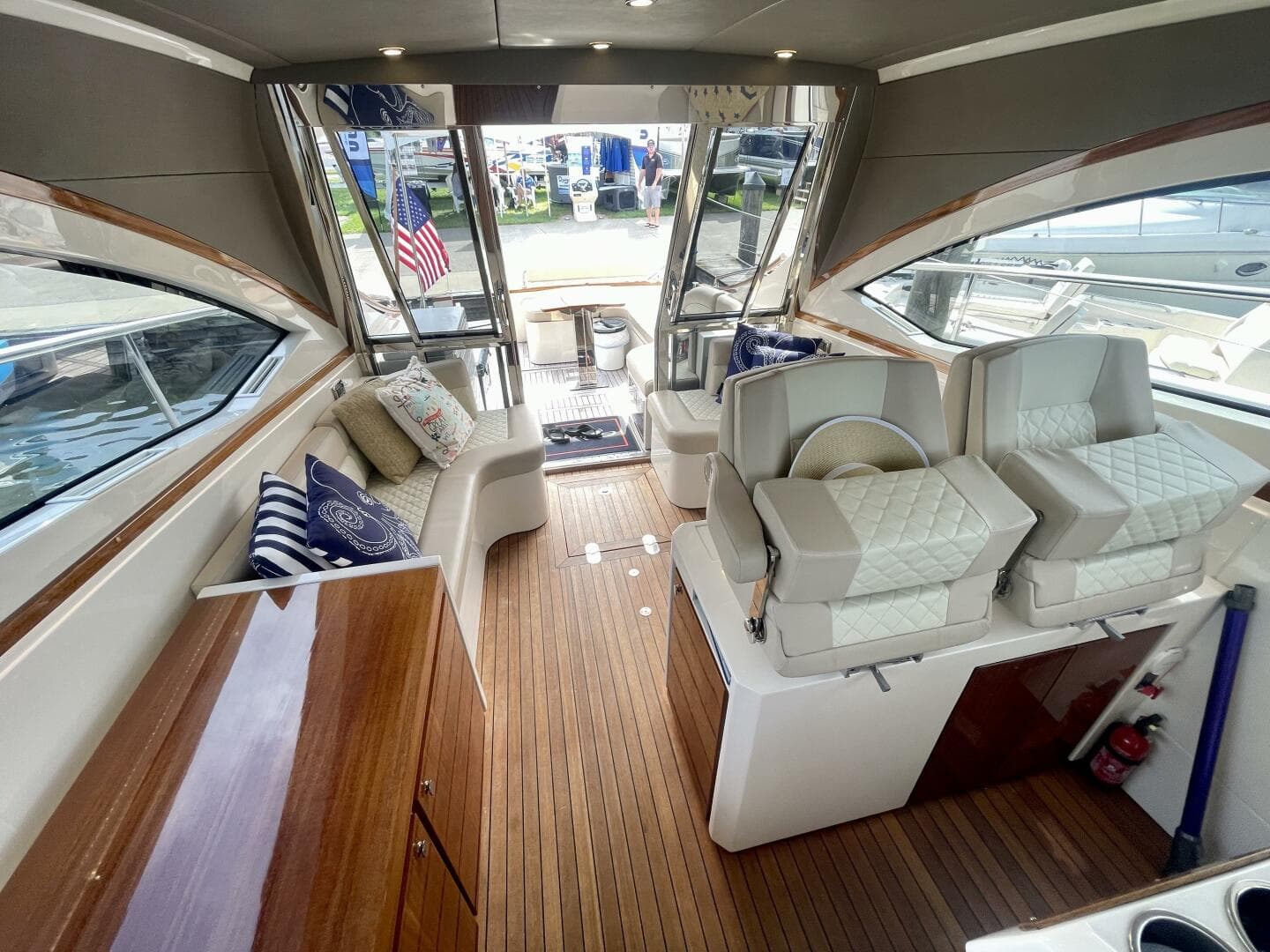 2017 Chris-Craft Commander 42 — photo 18