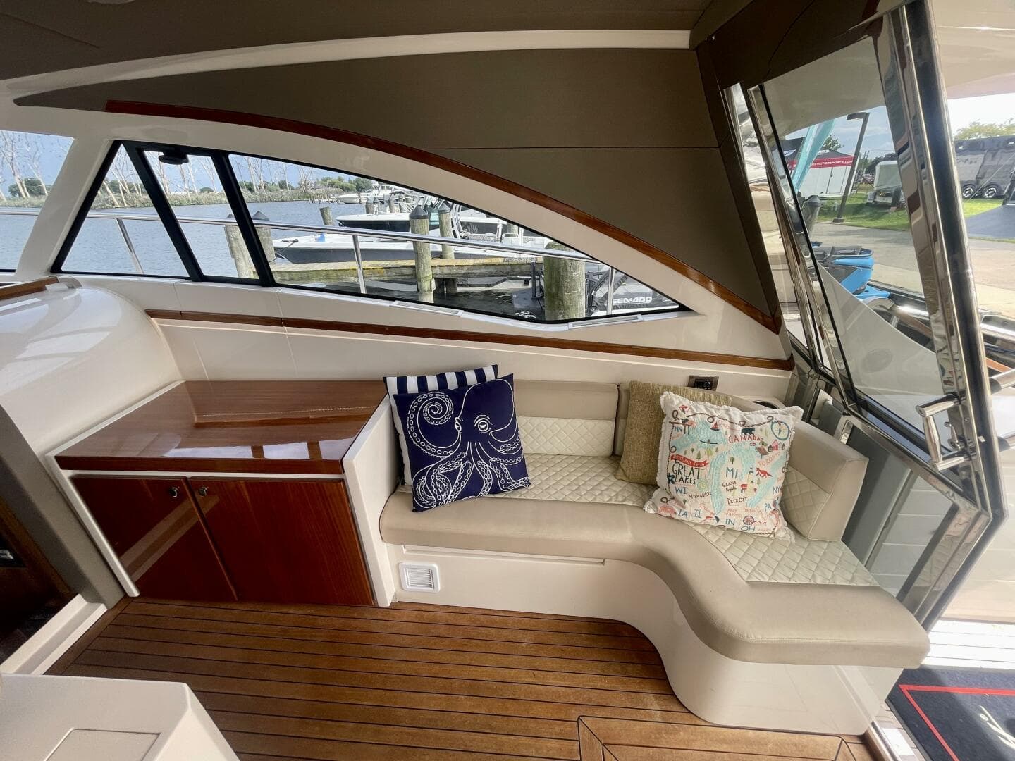 2017 Chris-Craft Commander 42 — photo 15