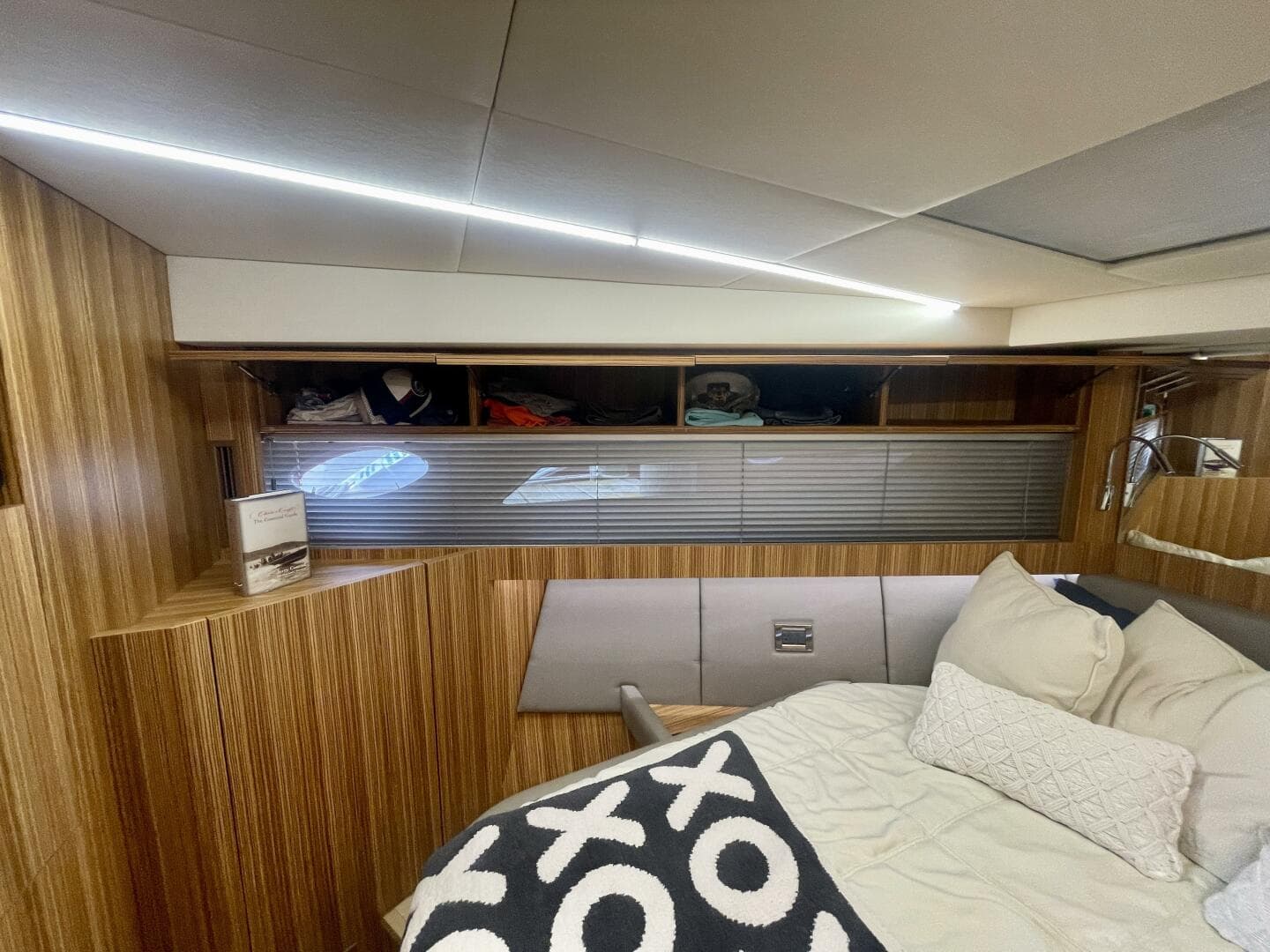 2017 Chris-Craft Commander 42 — photo 31