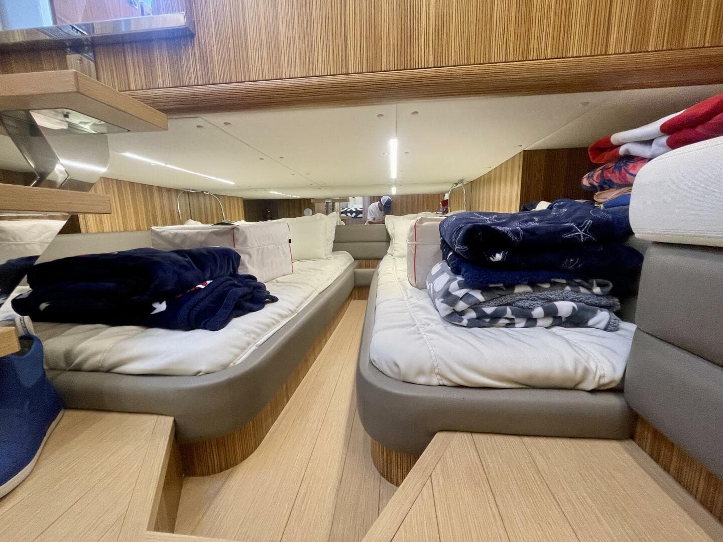 2017 Chris-Craft Commander 42 — photo 24