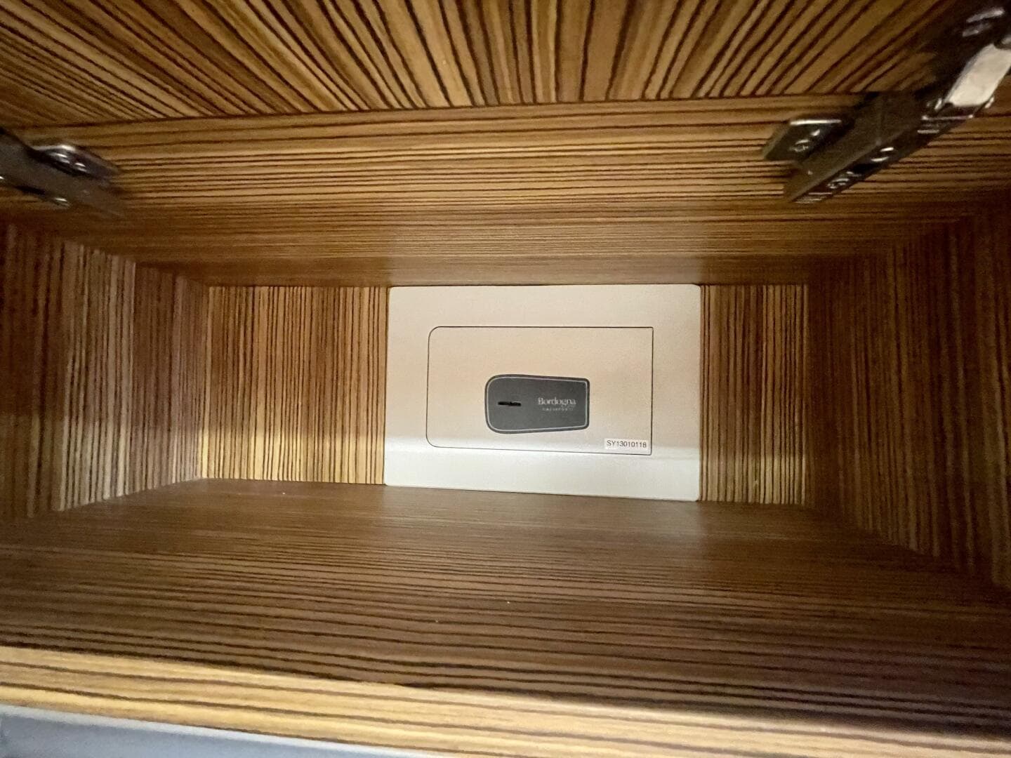 2017 Chris-Craft Commander 42 — photo 33