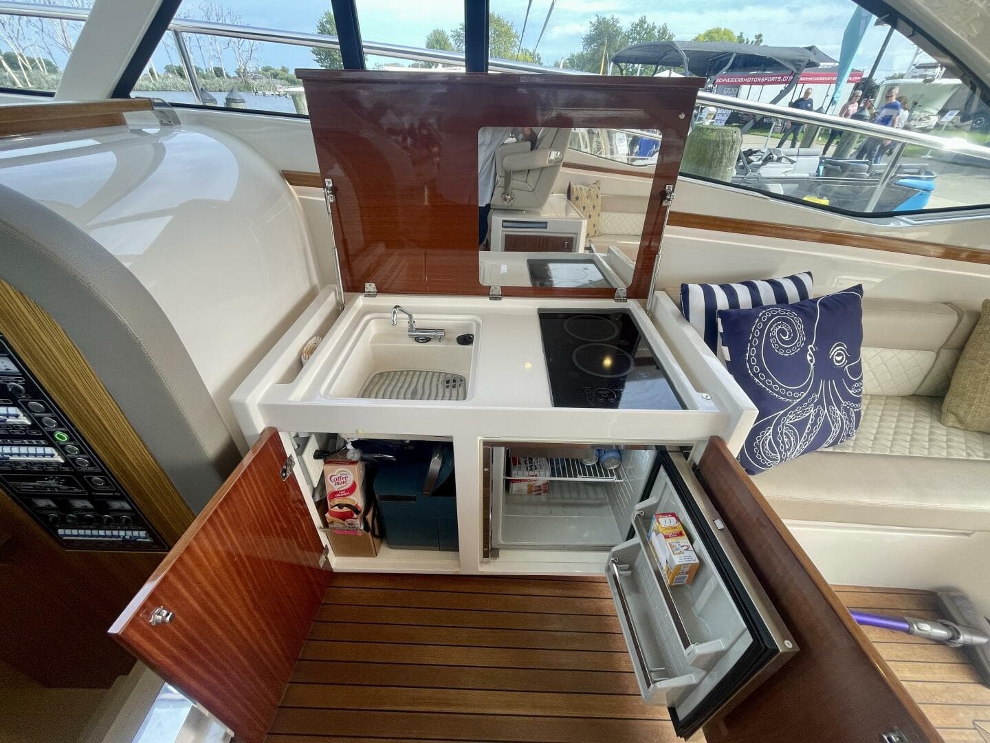 2017 Chris-Craft Commander 42 — photo 16