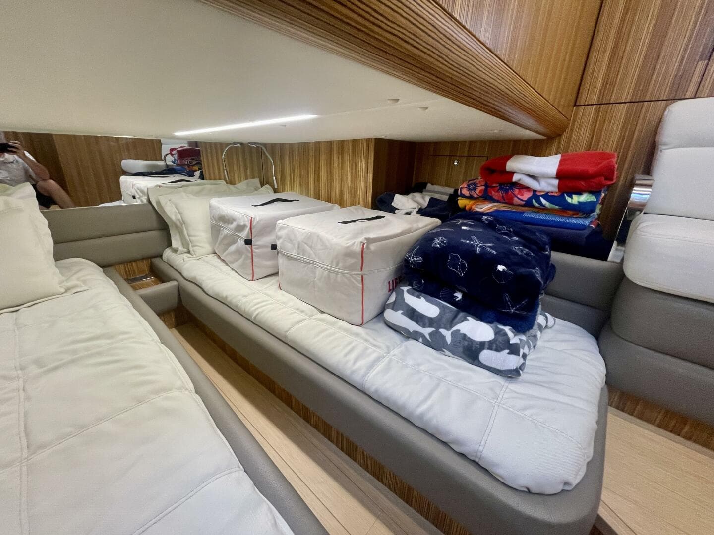 2017 Chris-Craft Commander 42 — photo 25