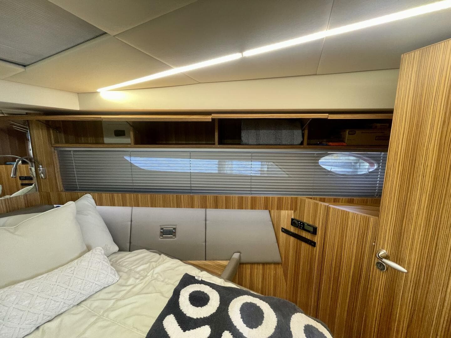 2017 Chris-Craft Commander 42 — photo 32