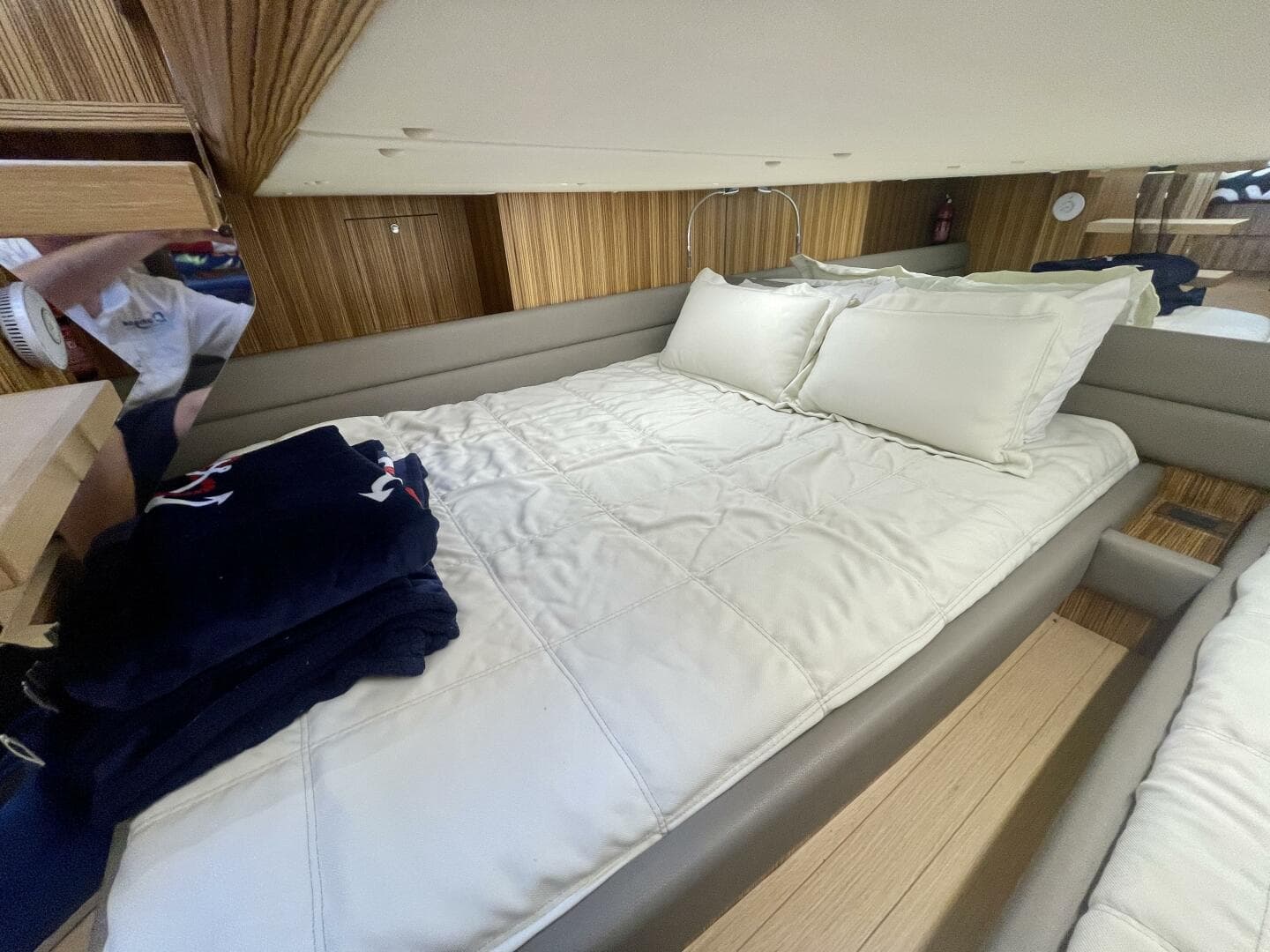 2017 Chris-Craft Commander 42 — photo 26