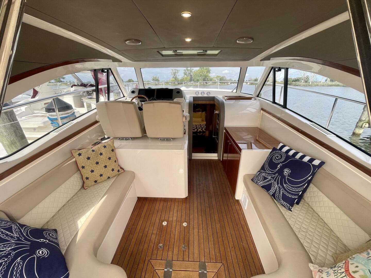 2017 Chris-Craft Commander 42 — photo 14