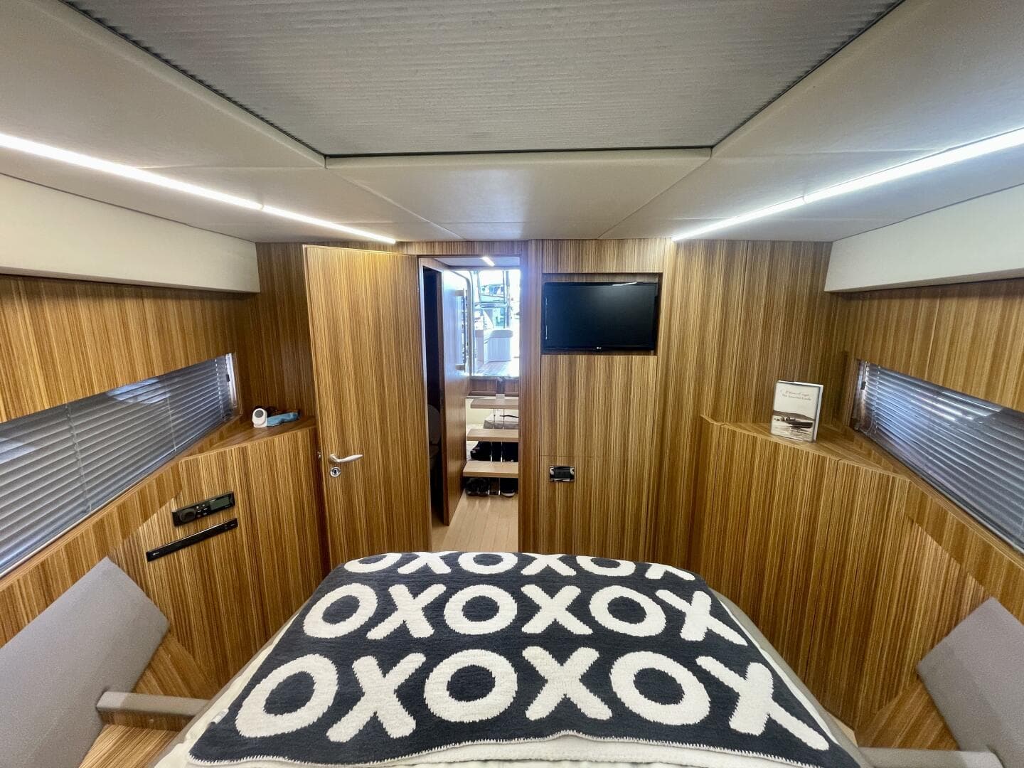 2017 Chris-Craft Commander 42 — photo 28