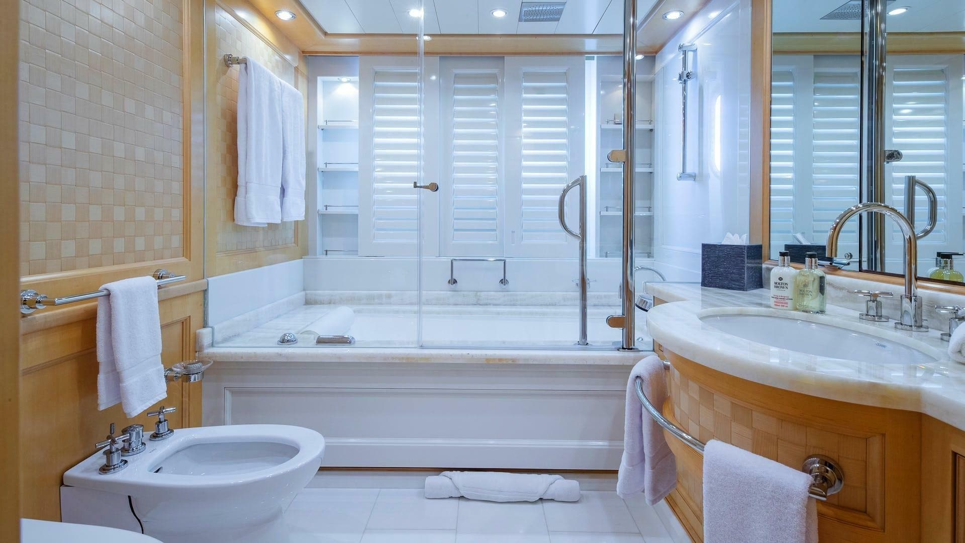 2004 Amels — photo 13