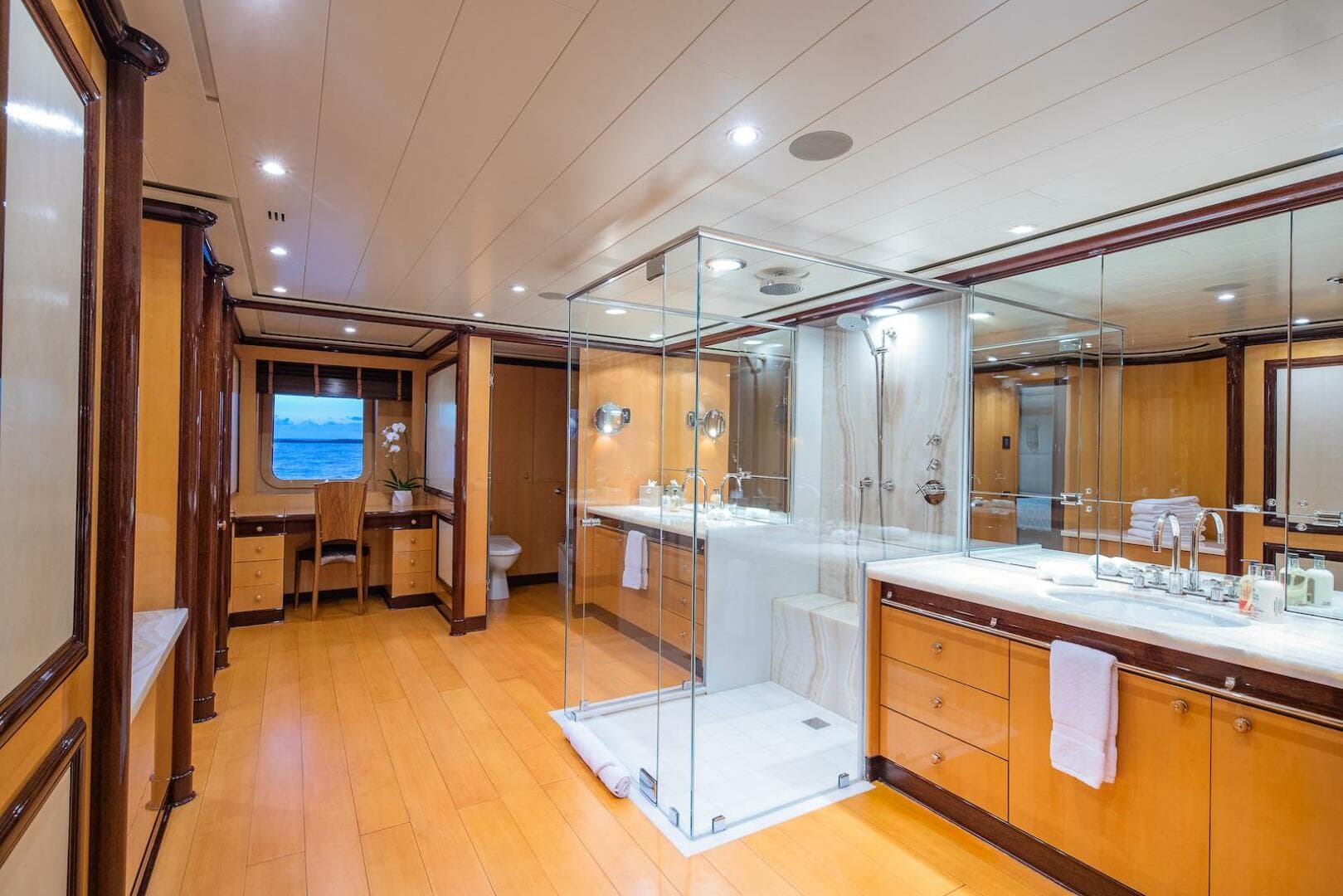 2004 Amels — photo 10