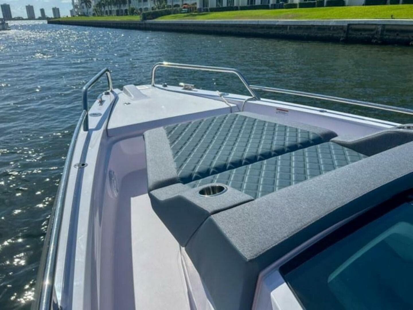 2024 Axopar 37 XC Cross Cabin — photo 6