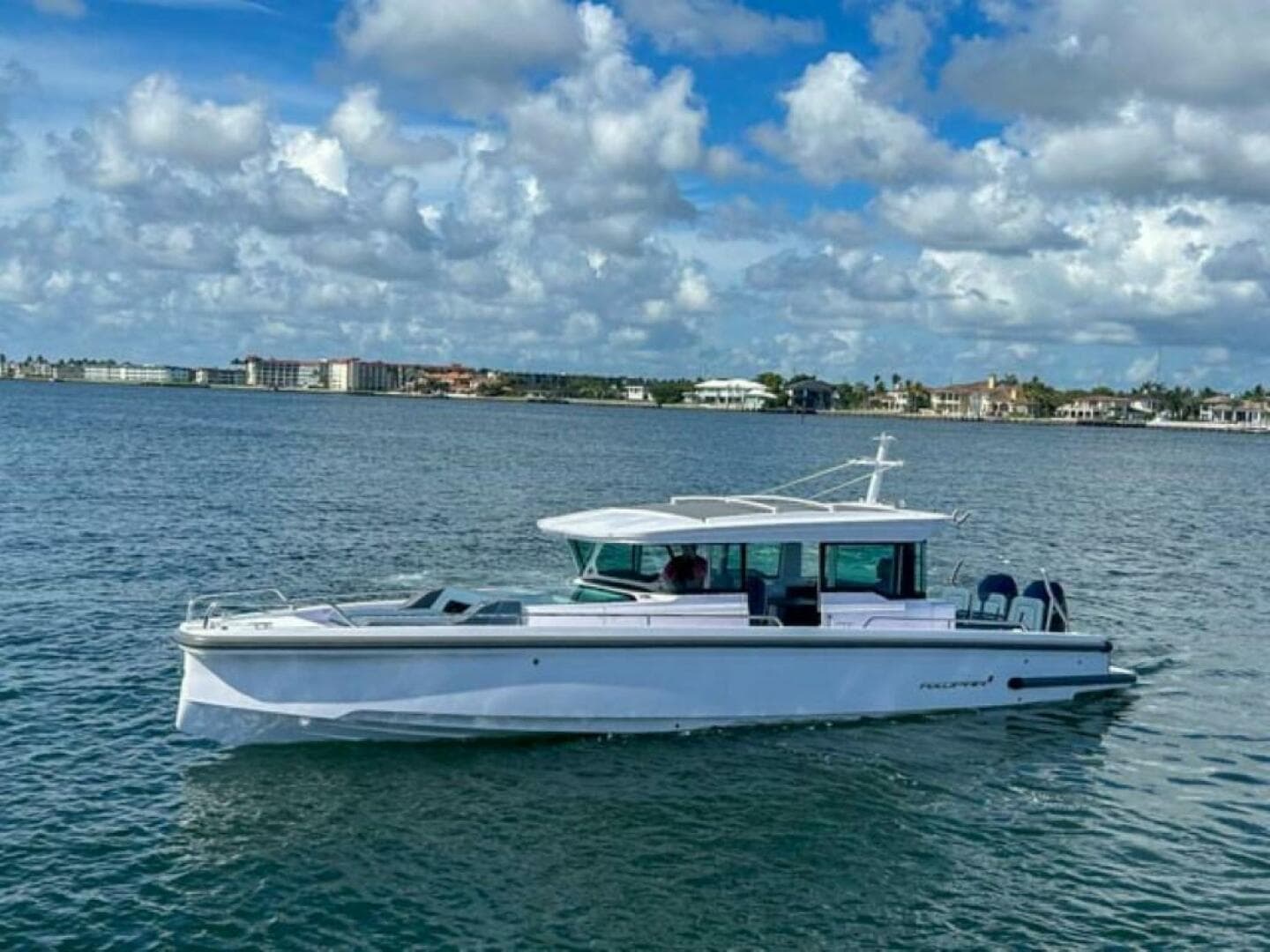 2024 Axopar 37 XC Cross Cabin — photo 1