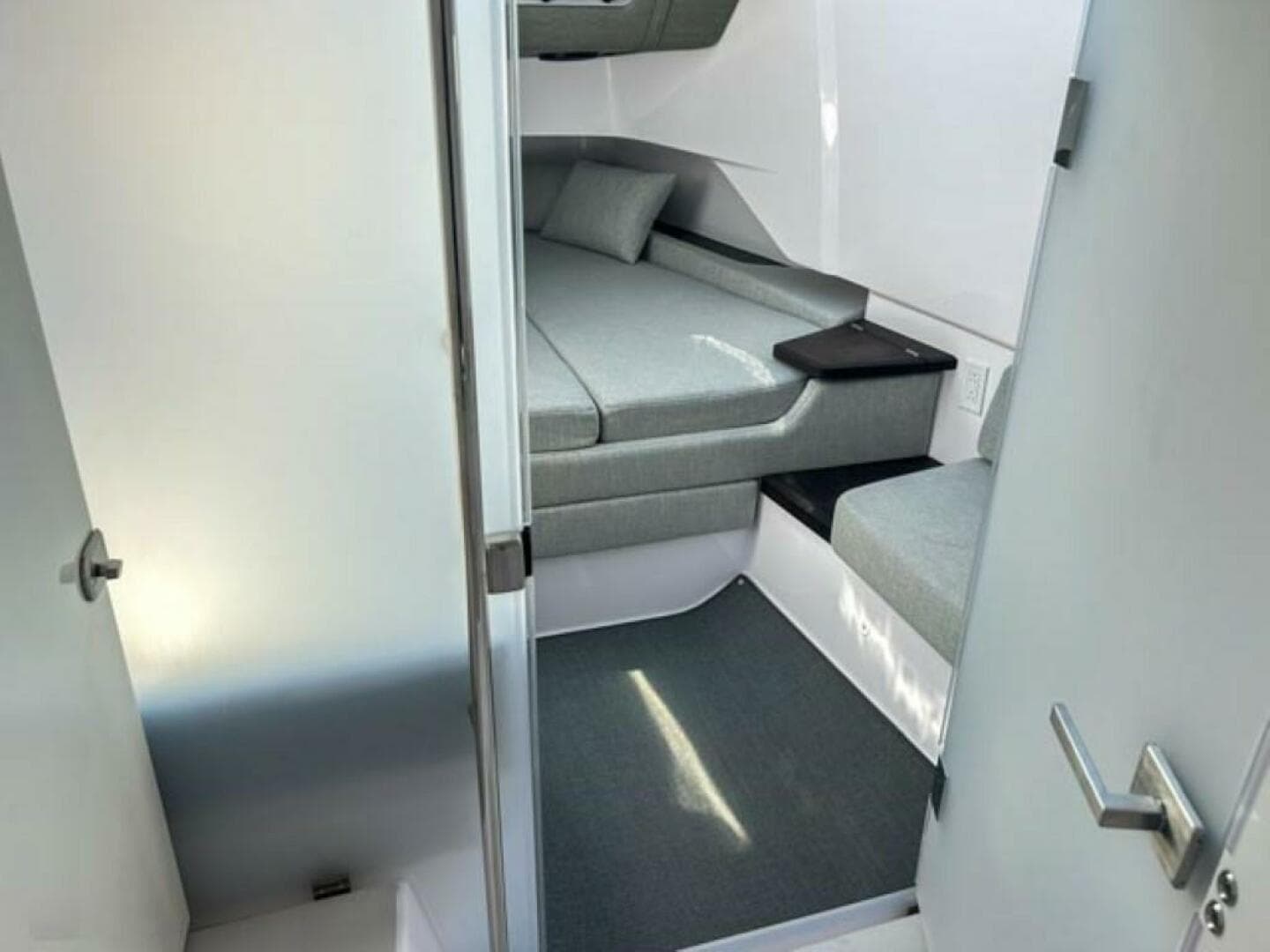 2024 Axopar 37 XC Cross Cabin — photo 11