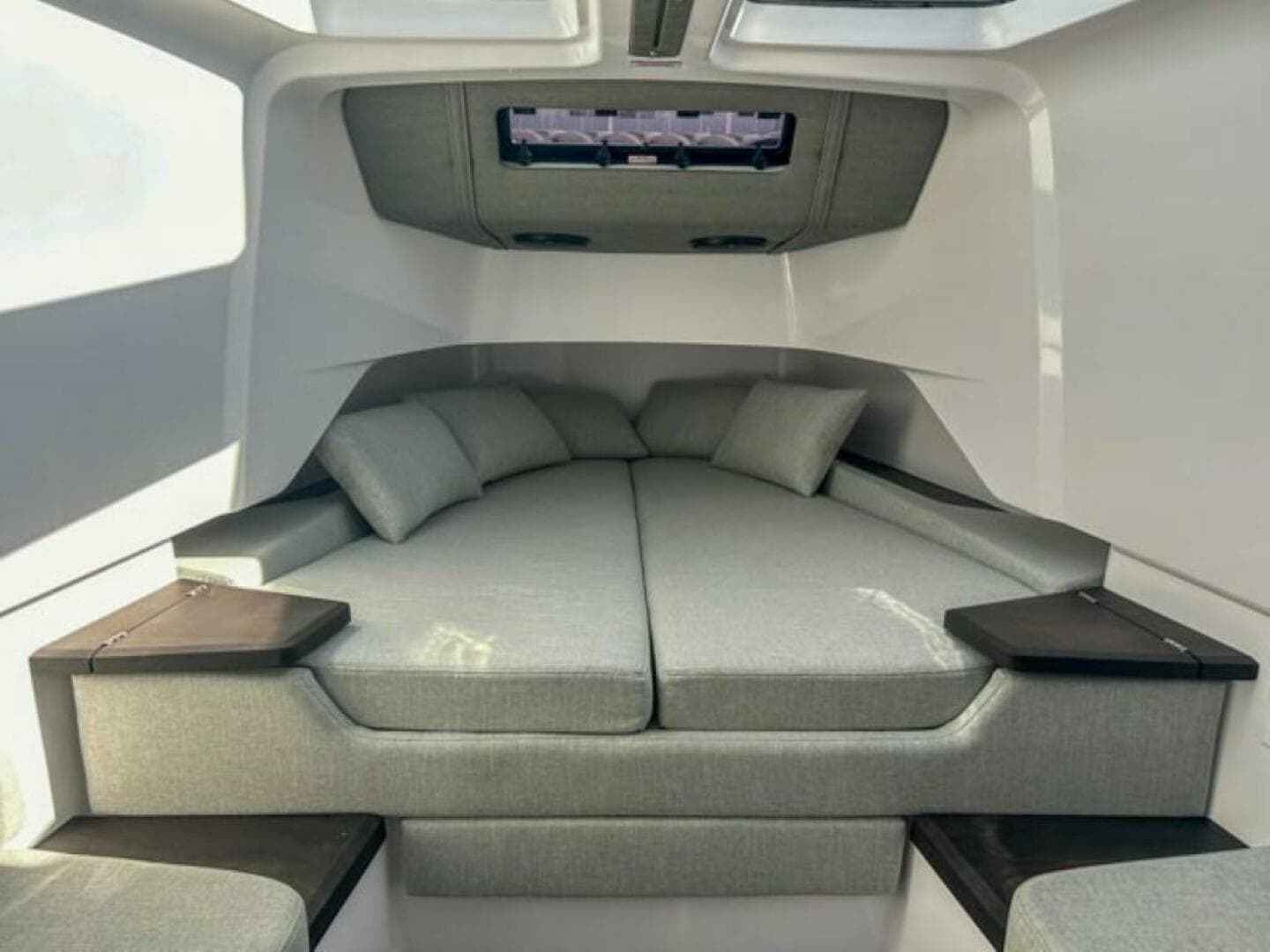 2024 Axopar 37 XC Cross Cabin — photo 12