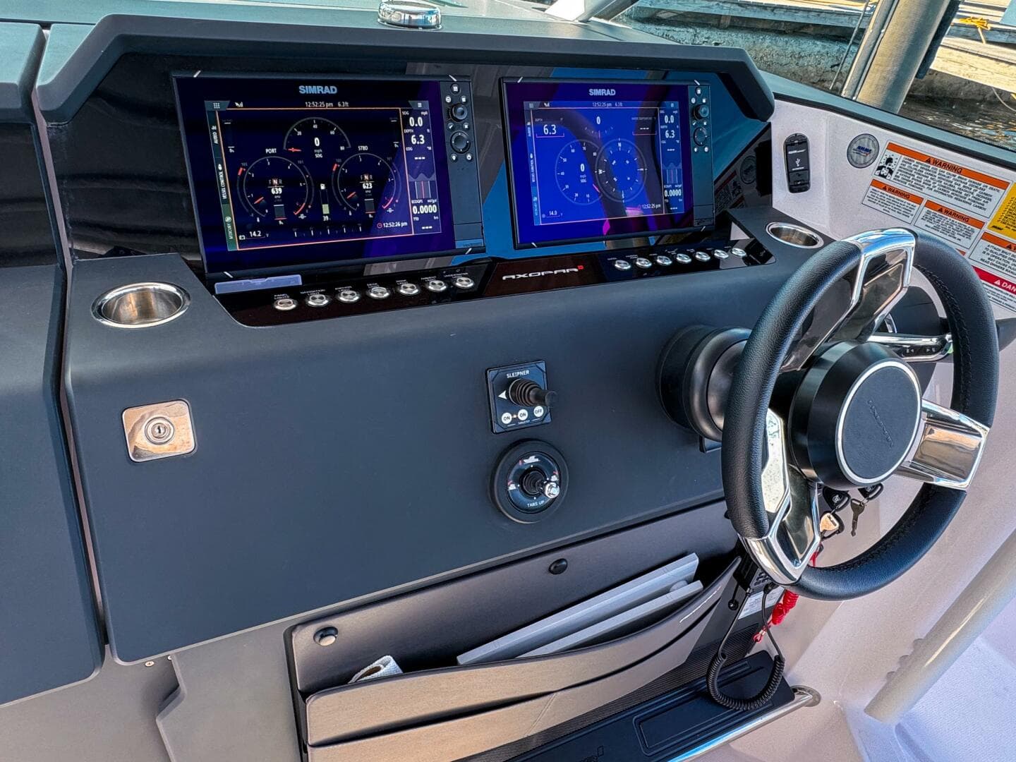 2024 Axopar 37 Sun Top — photo 20