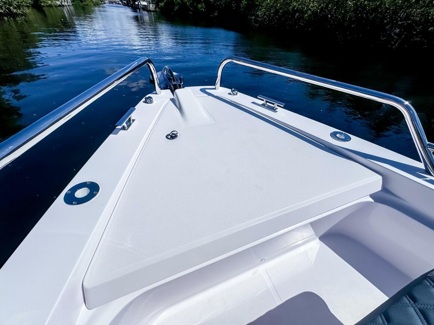 2024 Axopar 37 Sun Top — photo 30