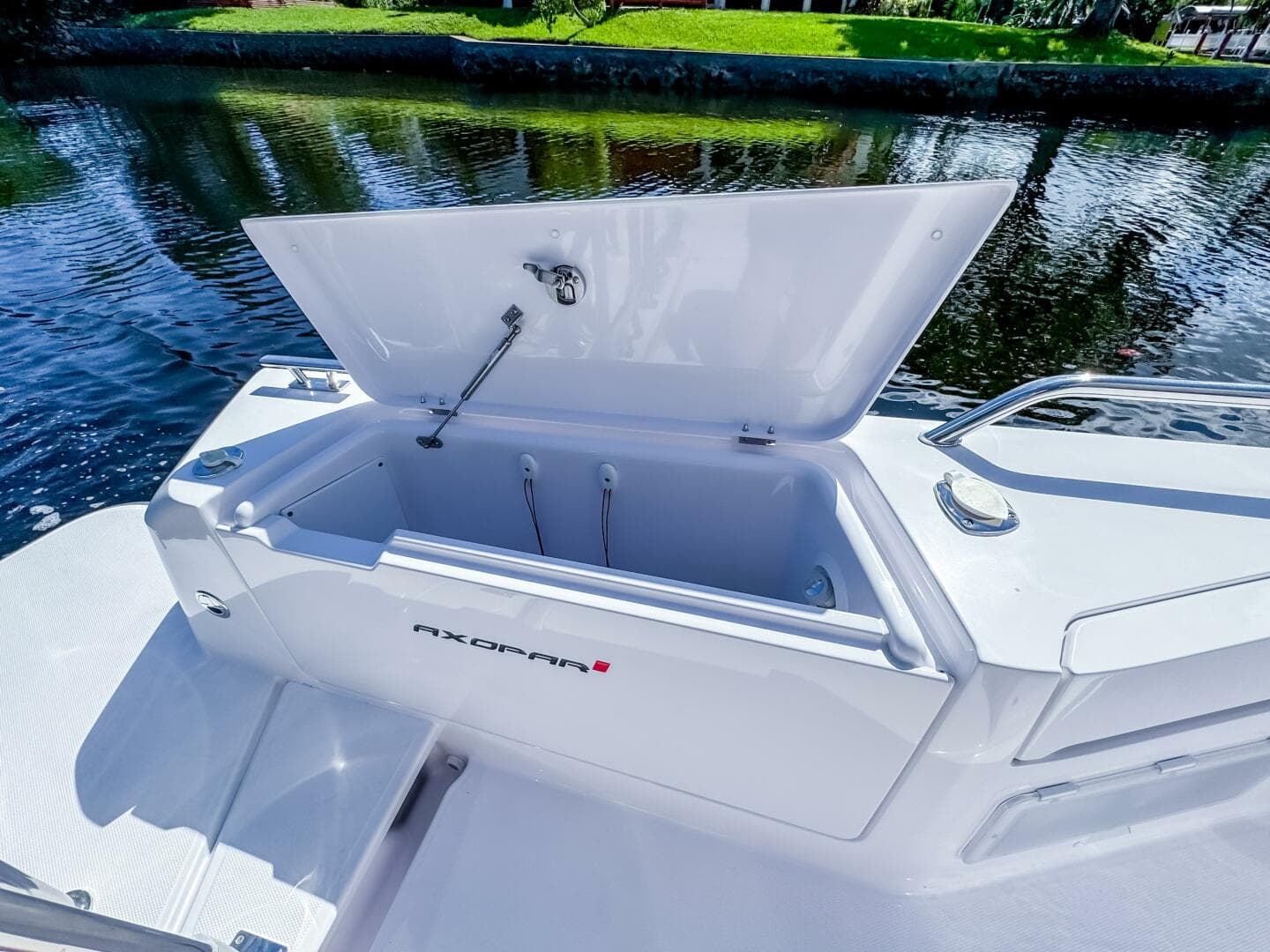 2024 Axopar 37 Sun Top — photo 12