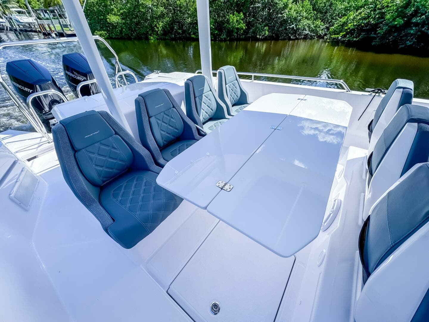 2024 Axopar 37 Sun Top — photo 18