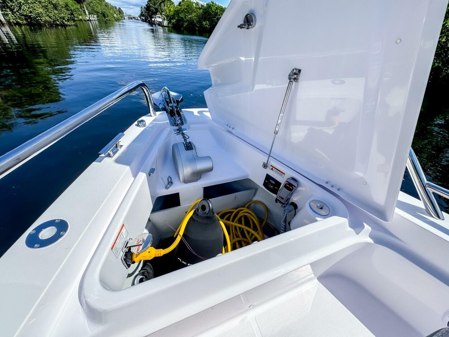 2024 Axopar 37 Sun Top — photo 29