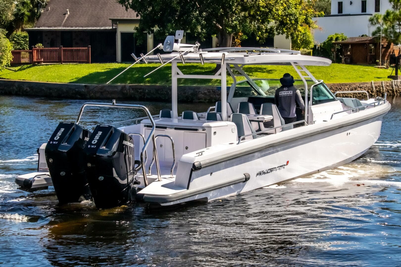 2024 Axopar 37 Sun Top — photo 33