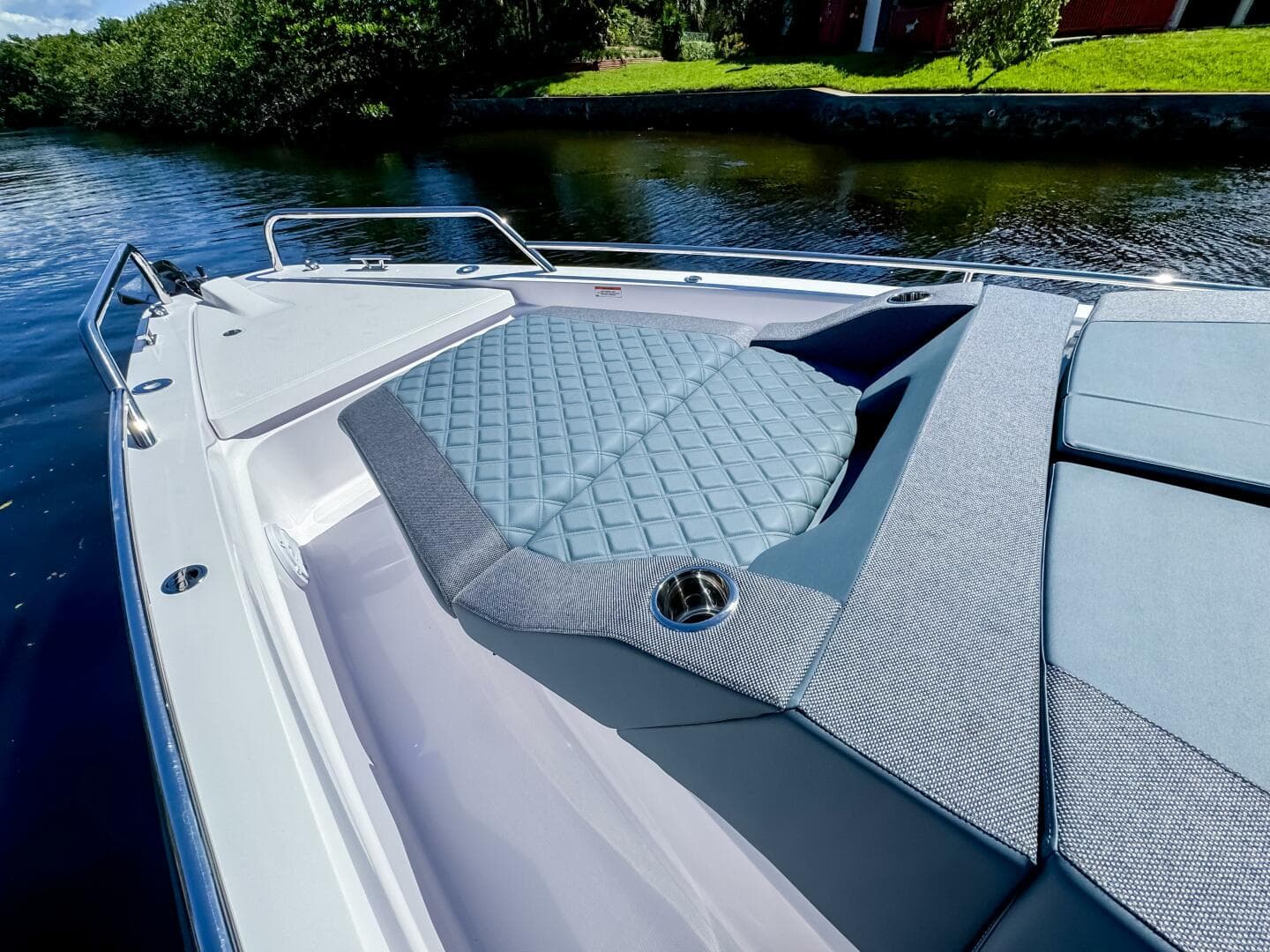 2024 Axopar 37 Sun Top — photo 27