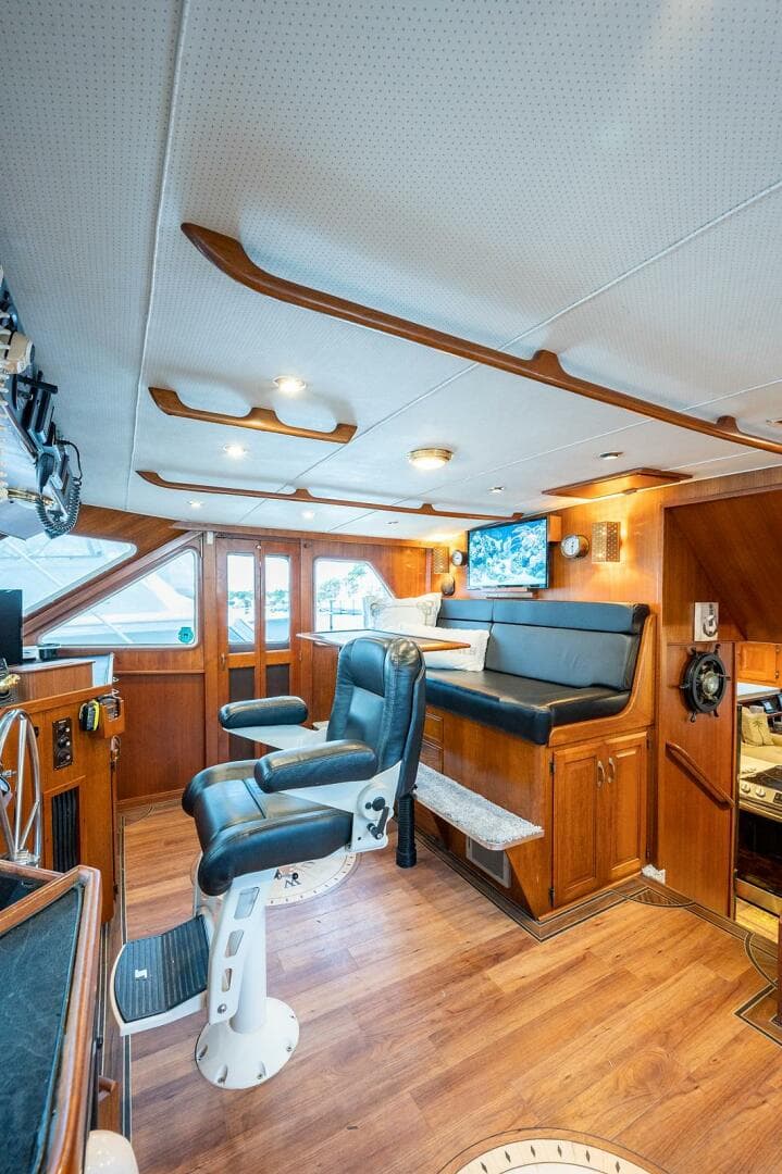 1986 Tollycraft Pilothouse — photo 24