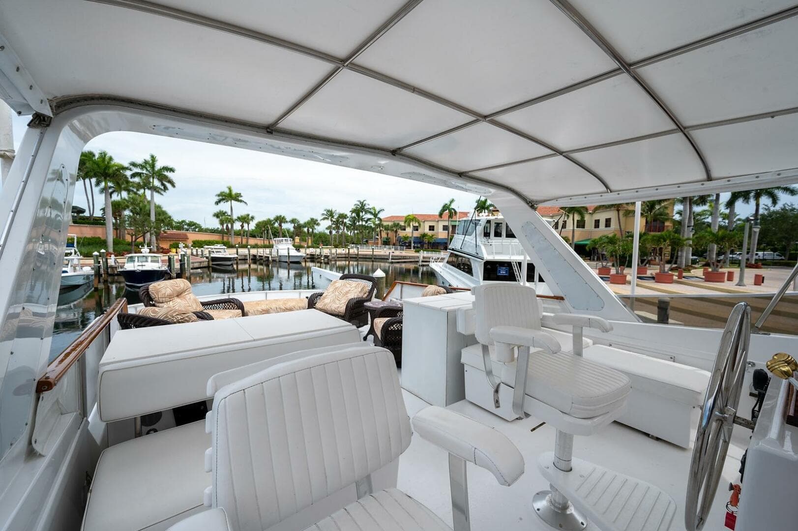 1986 Tollycraft Pilothouse — photo 12
