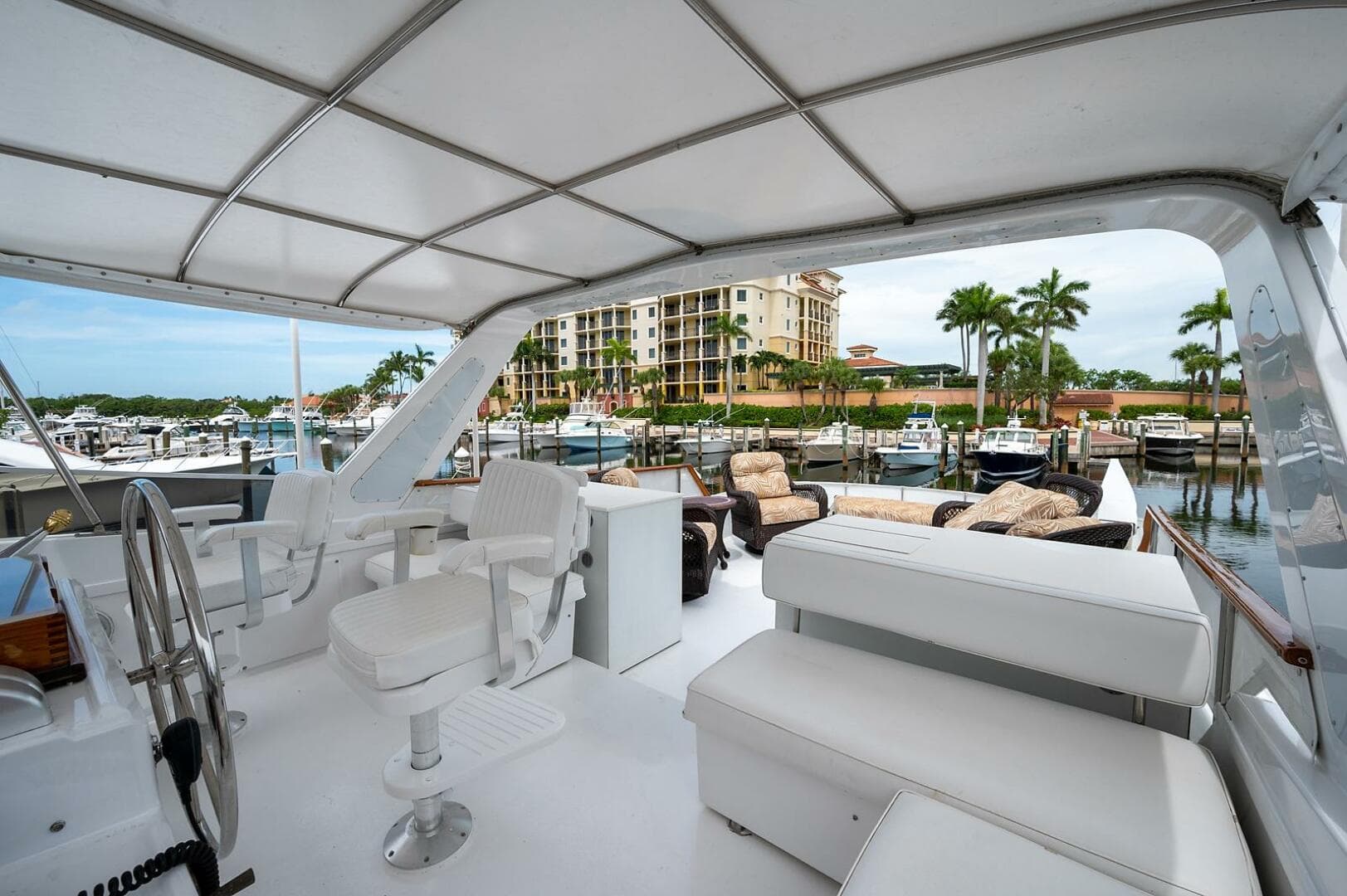 1986 Tollycraft Pilothouse — photo 11