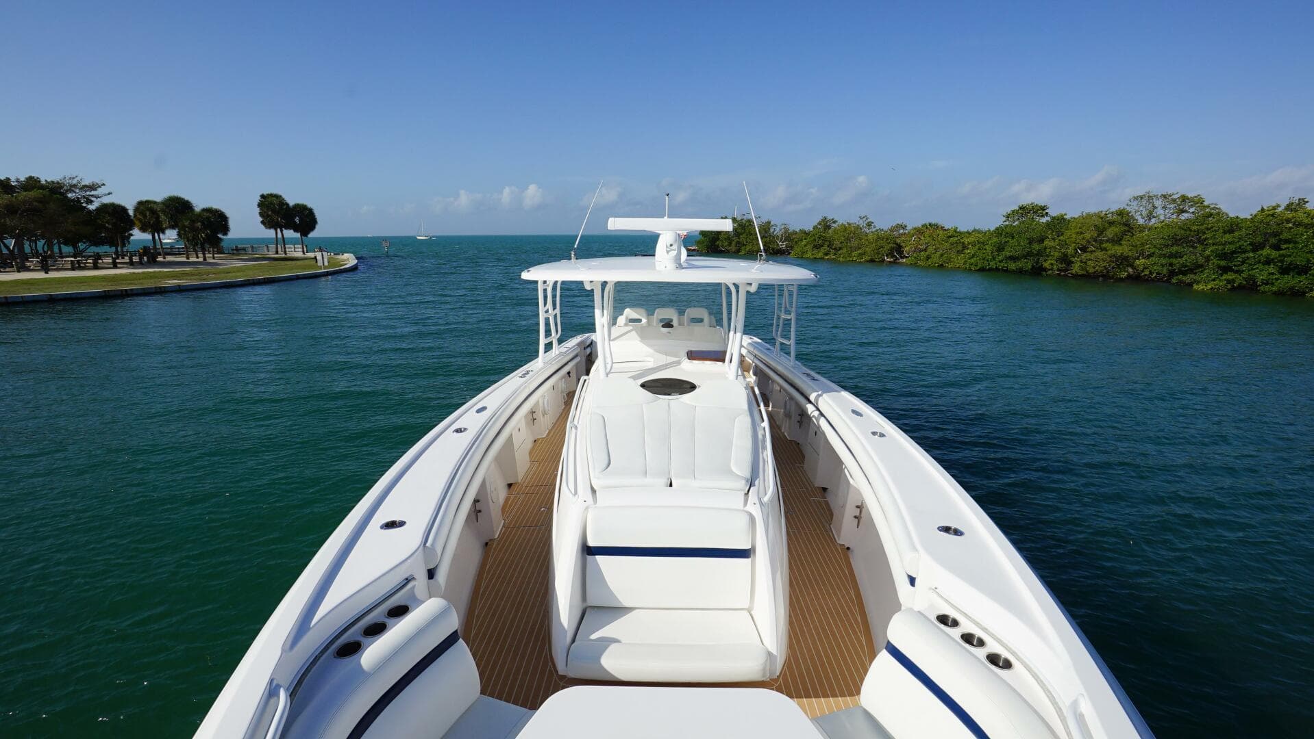 2016 Intrepid 47’ Intrepid, — photo 13