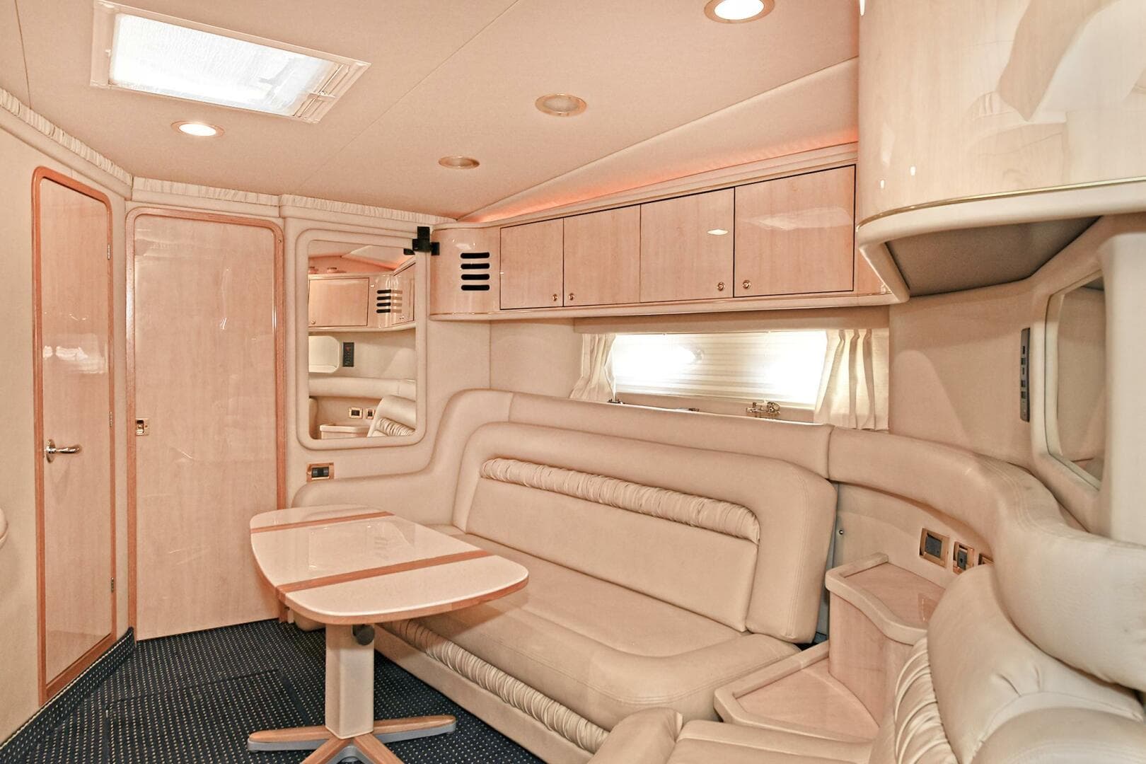 2000 Sea Ray 460 Sundancer — photo 21