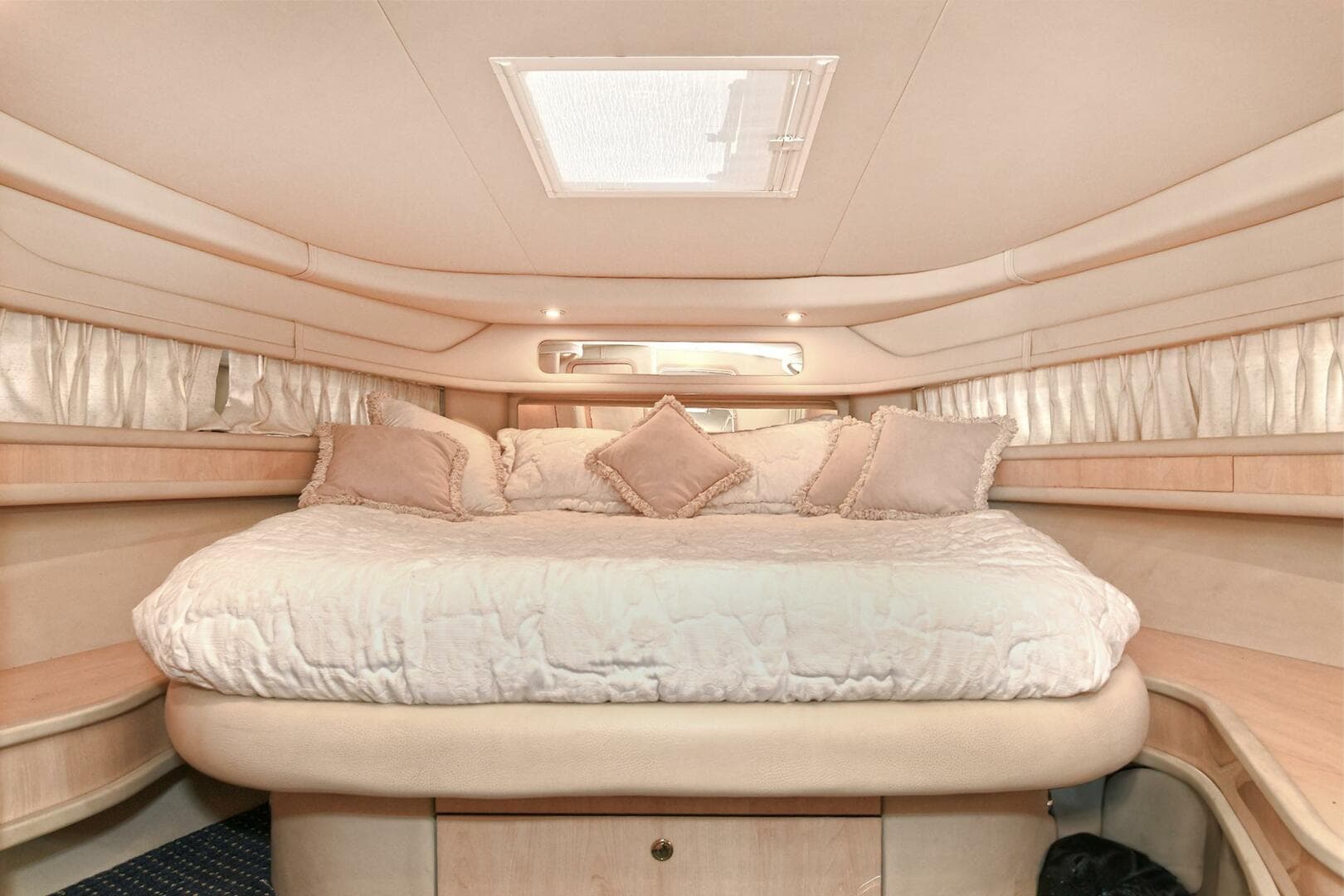 2000 Sea Ray 460 Sundancer — photo 37