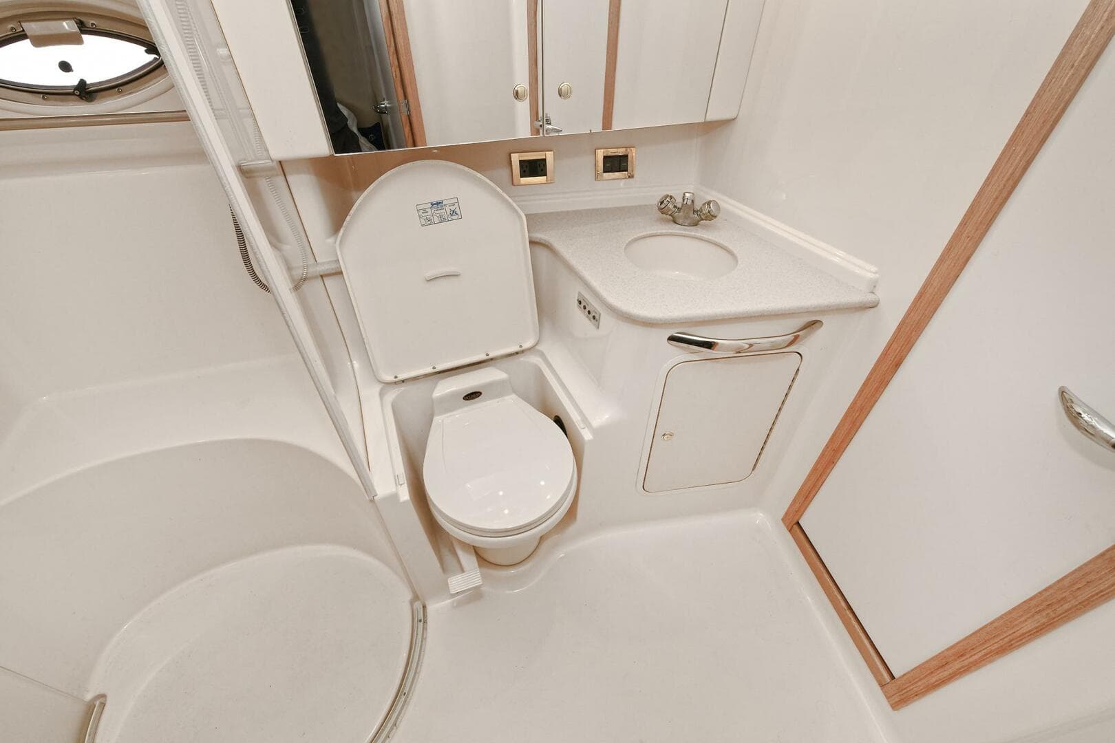 2000 Sea Ray 460 Sundancer — photo 31