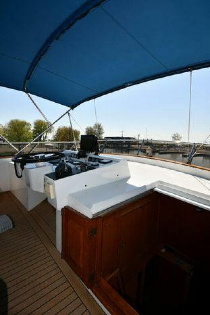 1986 Lowland 64 Pilot House Long Range — photo 33