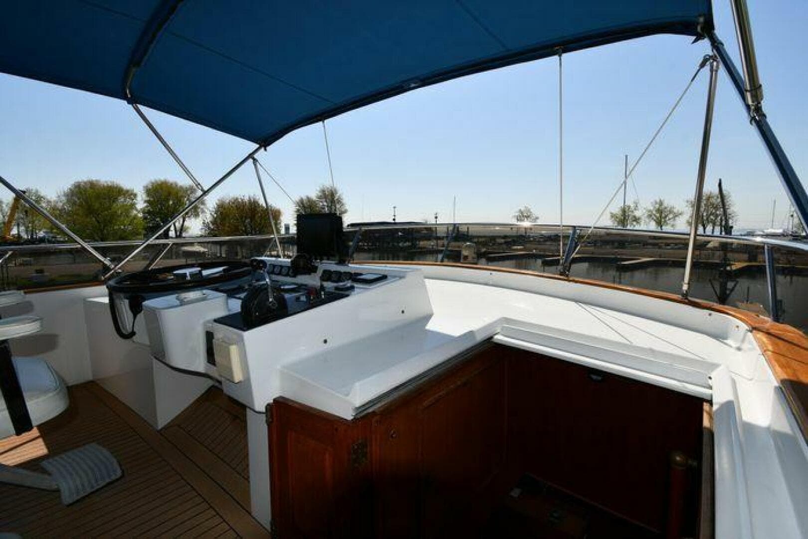 1986 Lowland 64 Pilot House Long Range — photo 32