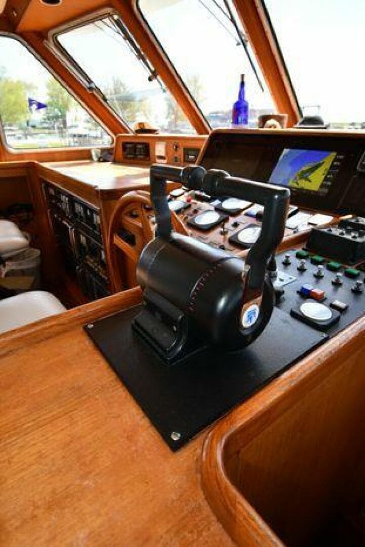 1986 Lowland 64 Pilot House Long Range — photo 82