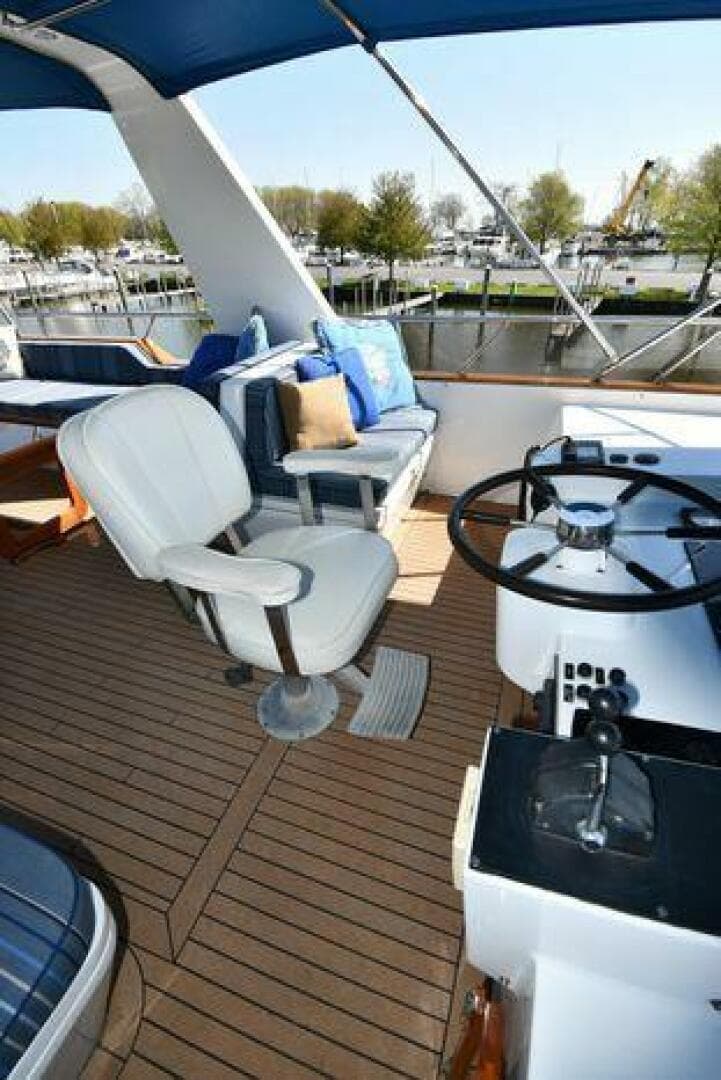 1986 Lowland 64 Pilot House Long Range — photo 37