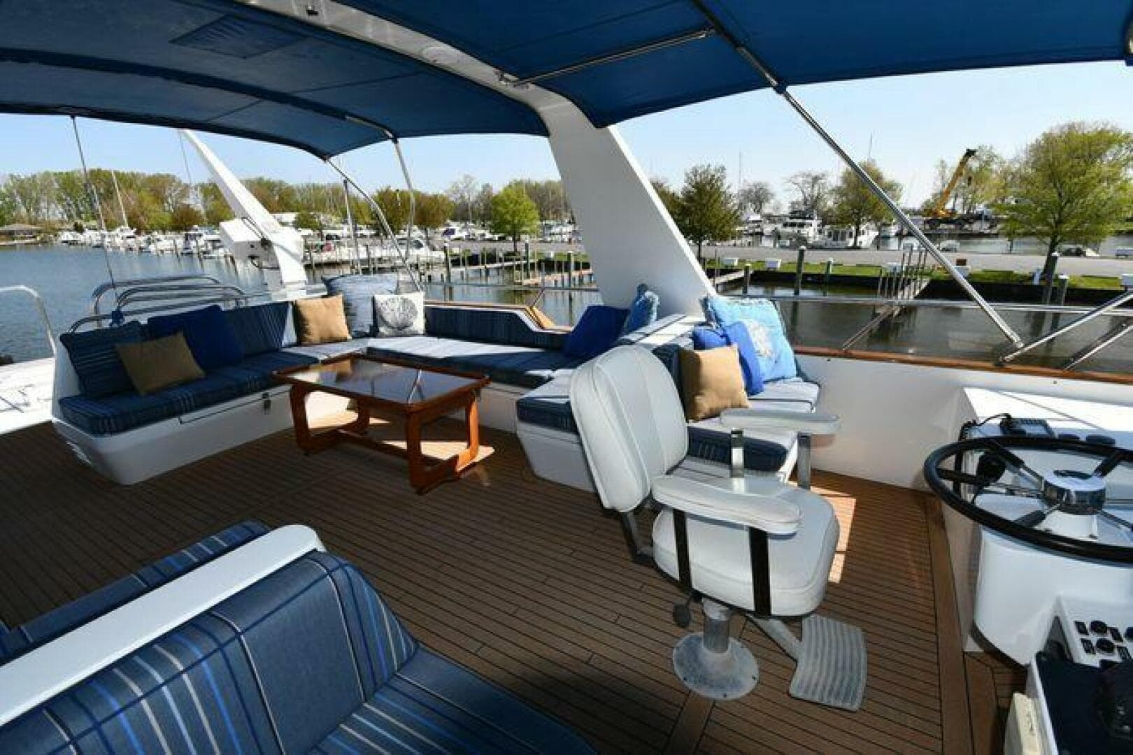 1986 Lowland 64 Pilot House Long Range — photo 45