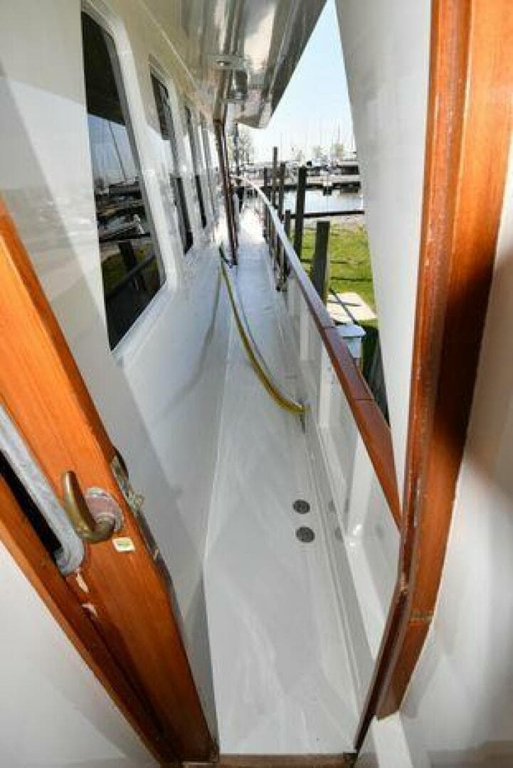 1986 Lowland 64 Pilot House Long Range — photo 10
