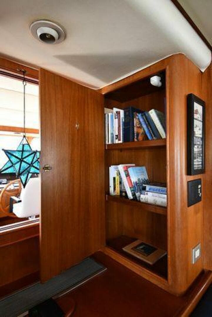 1986 Lowland 64 Pilot House Long Range — photo 188