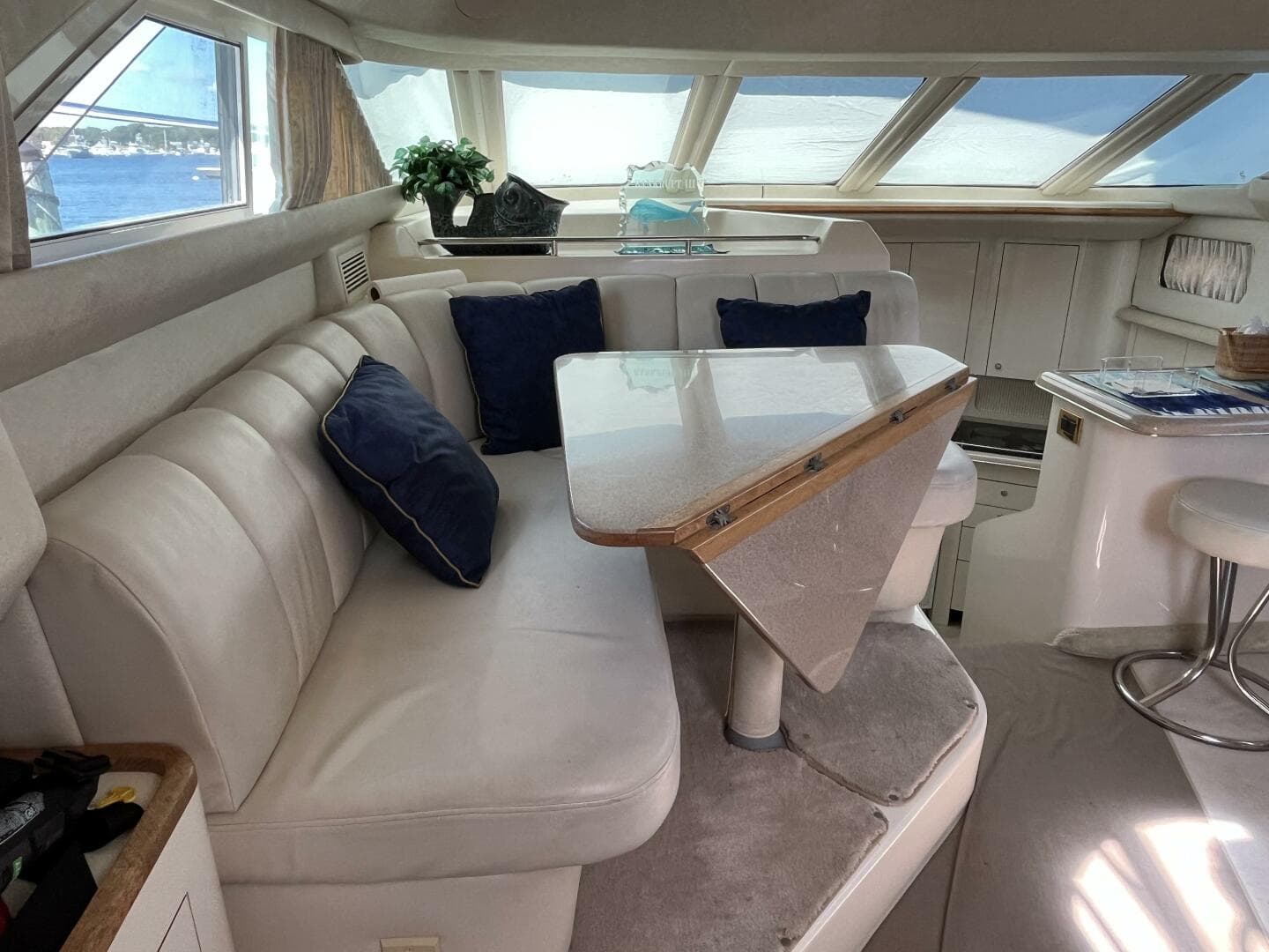 1997 Sea Ray 420 Aft Cabin — photo 54