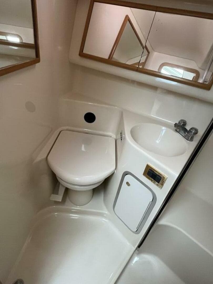 1997 Sea Ray 420 Aft Cabin — photo 84