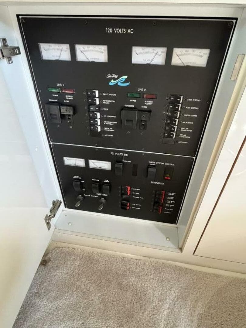 1997 Sea Ray 420 Aft Cabin — photo 108