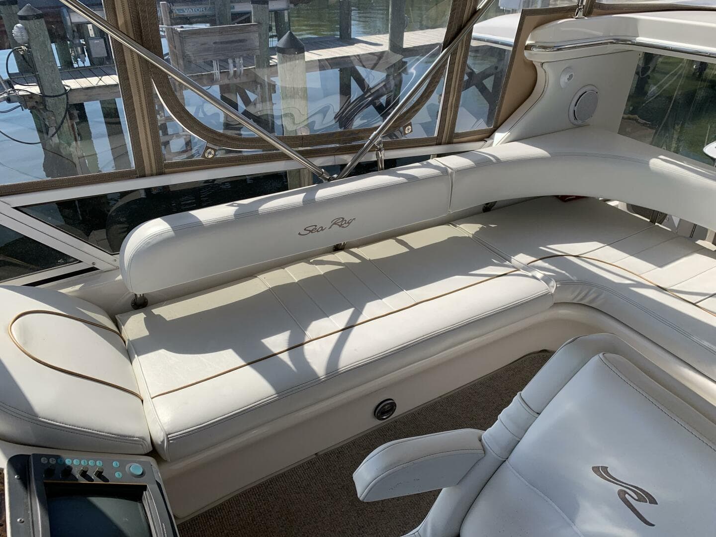 1997 Sea Ray 420 Aft Cabin — photo 48