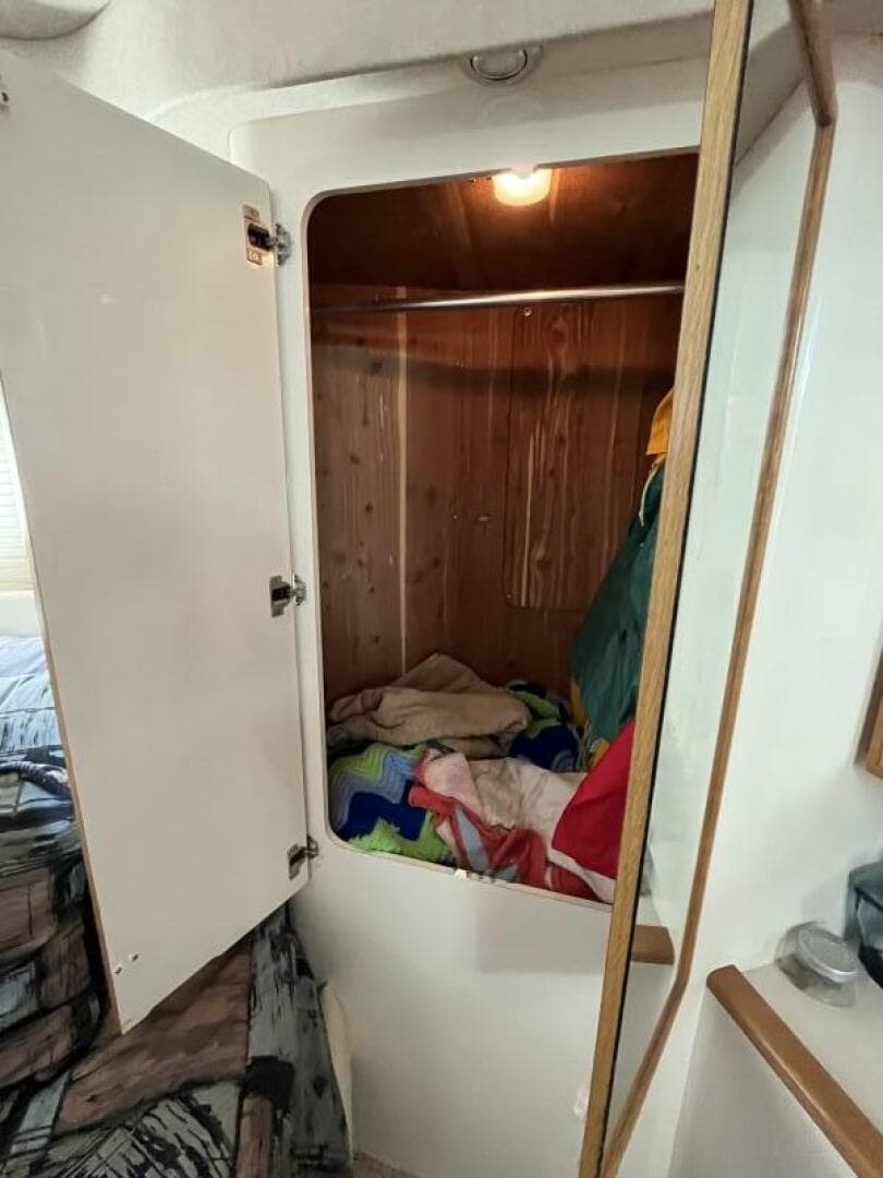 1997 Sea Ray 420 Aft Cabin — photo 106