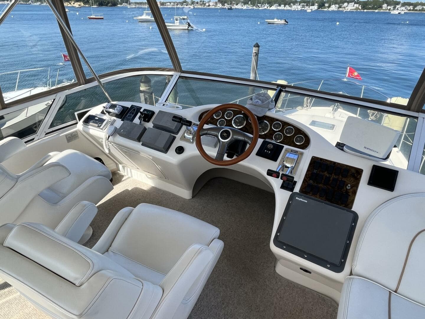 1997 Sea Ray 420 Aft Cabin — photo 32